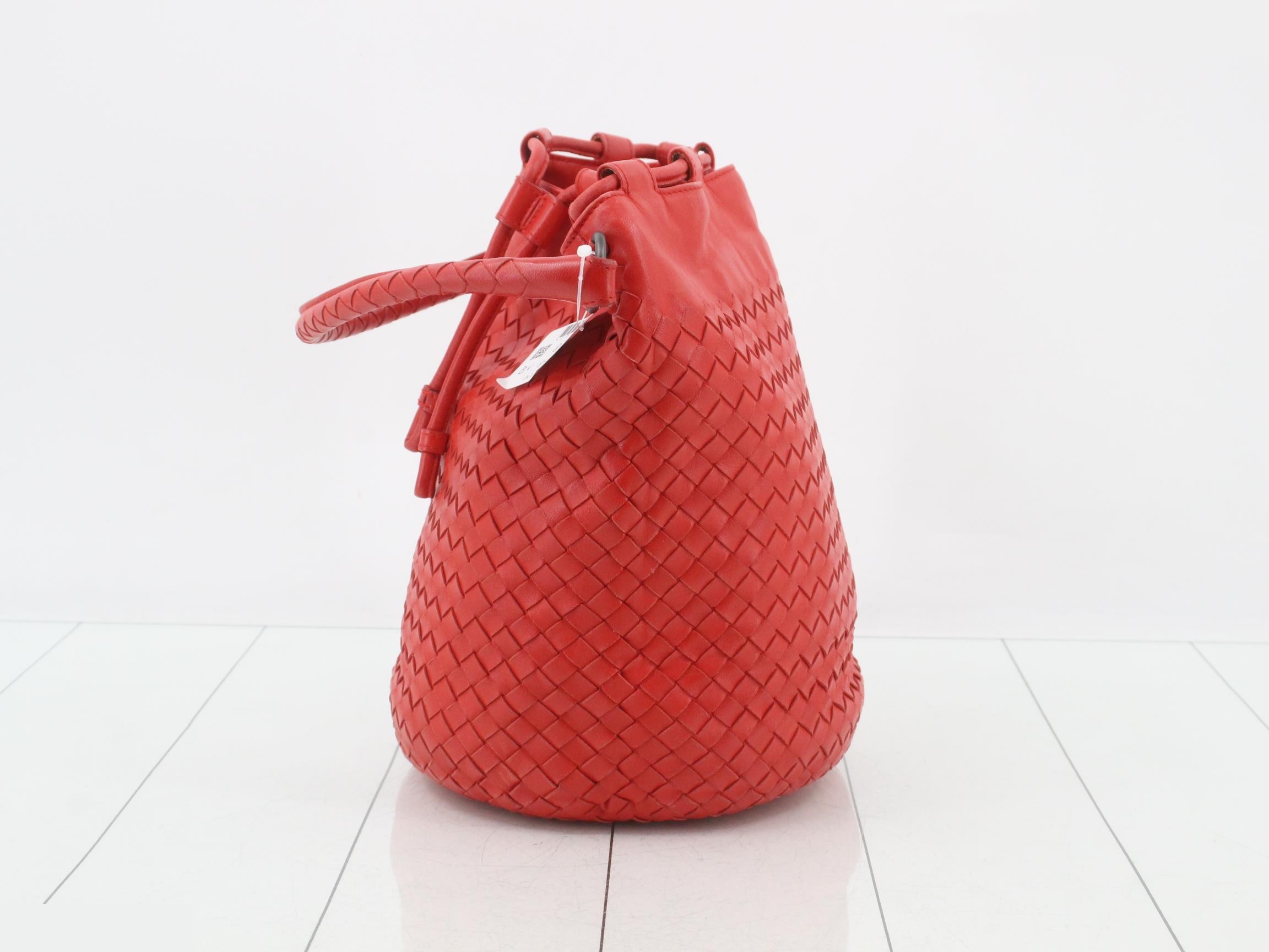 Intrecciato (bag) - Handbag - Leather - Red — view 3