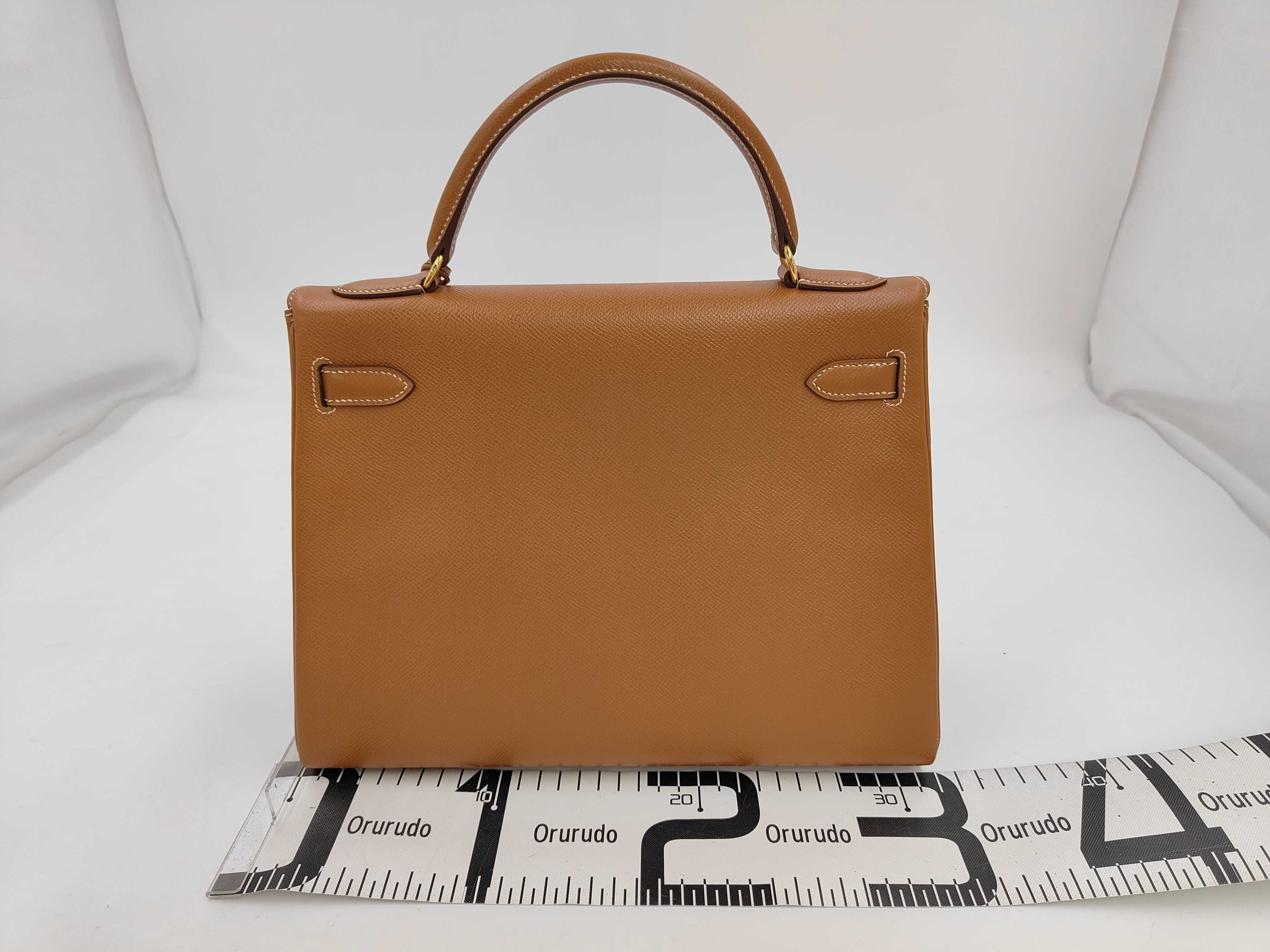 Kelly 32 Courchevel Leather Gold with Gold Hardware B Stamp Handbag — view 2