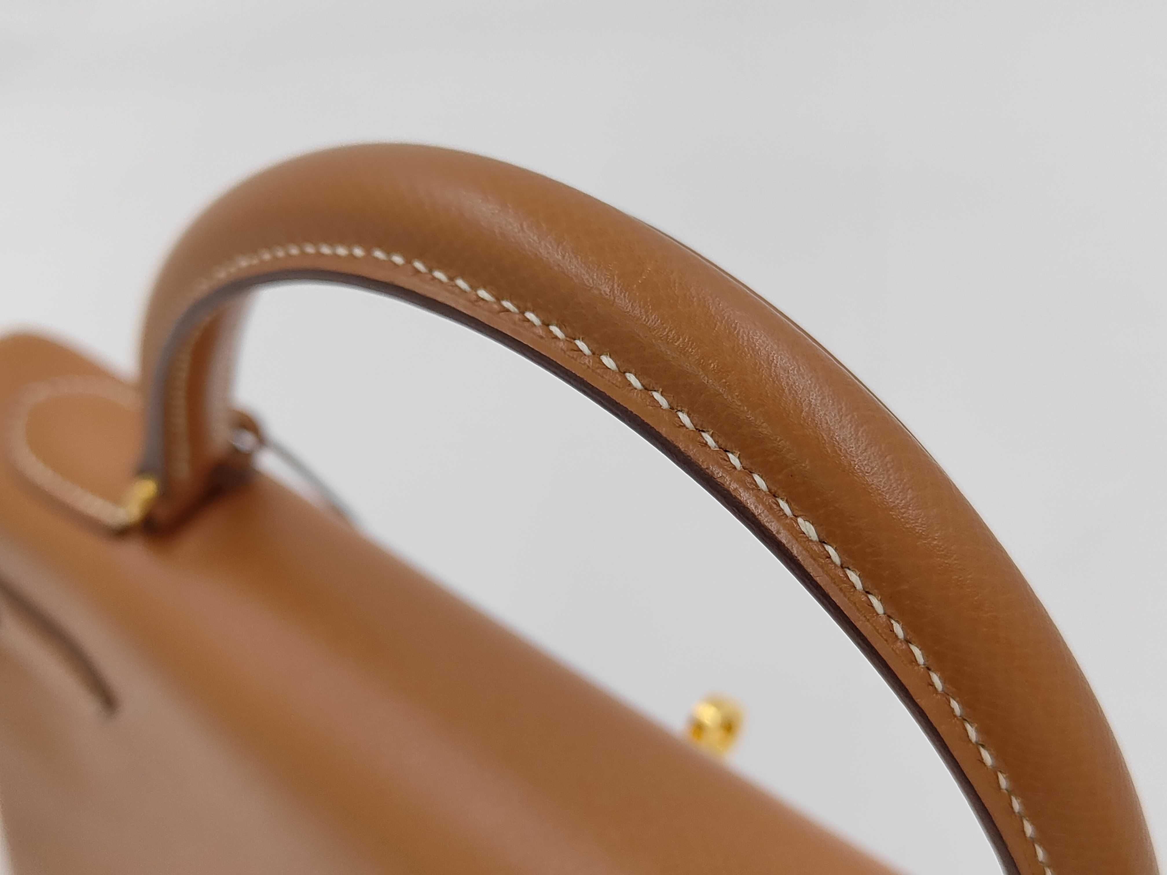 Kelly 32 Courchevel Leather Gold with Gold Hardware B Stamp Handbag — view 4