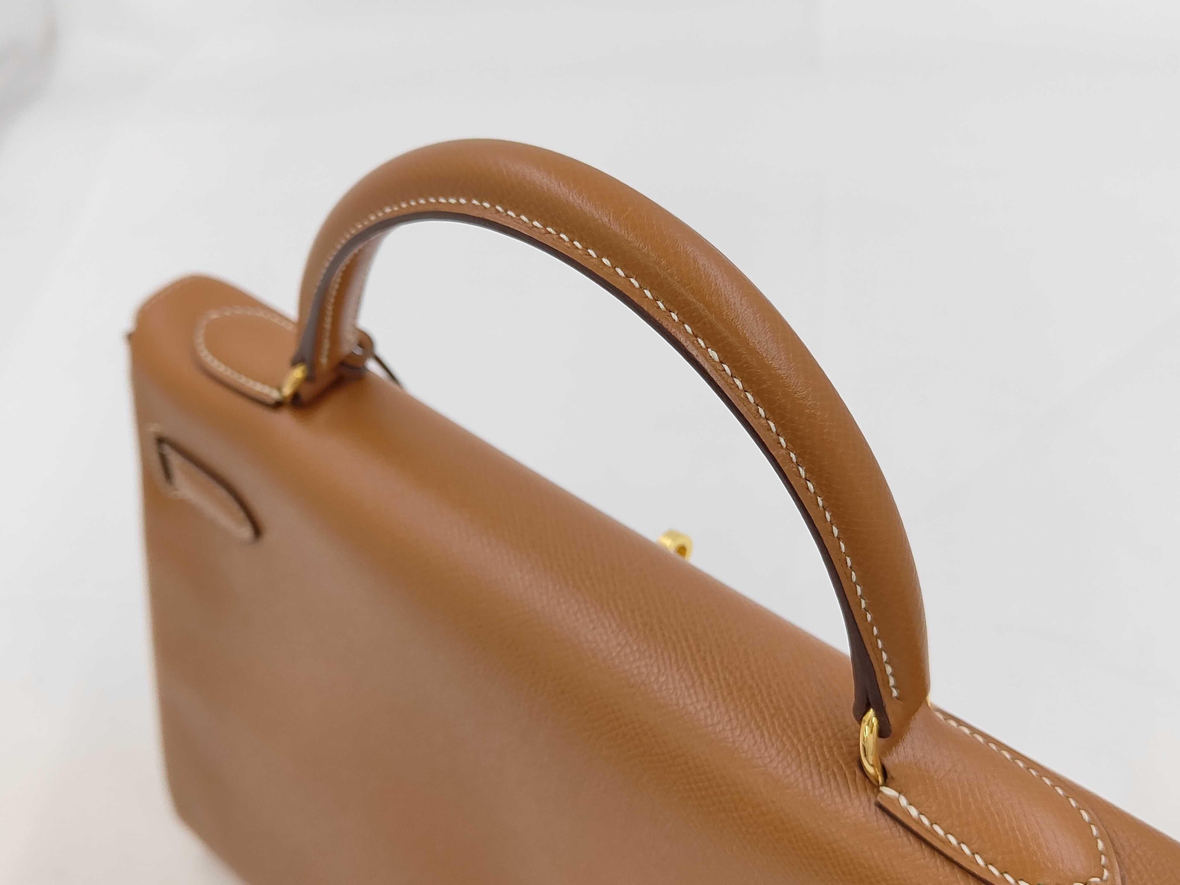 Kelly 32 Courchevel Leather Gold with Gold Hardware B Stamp Handbag — view 5