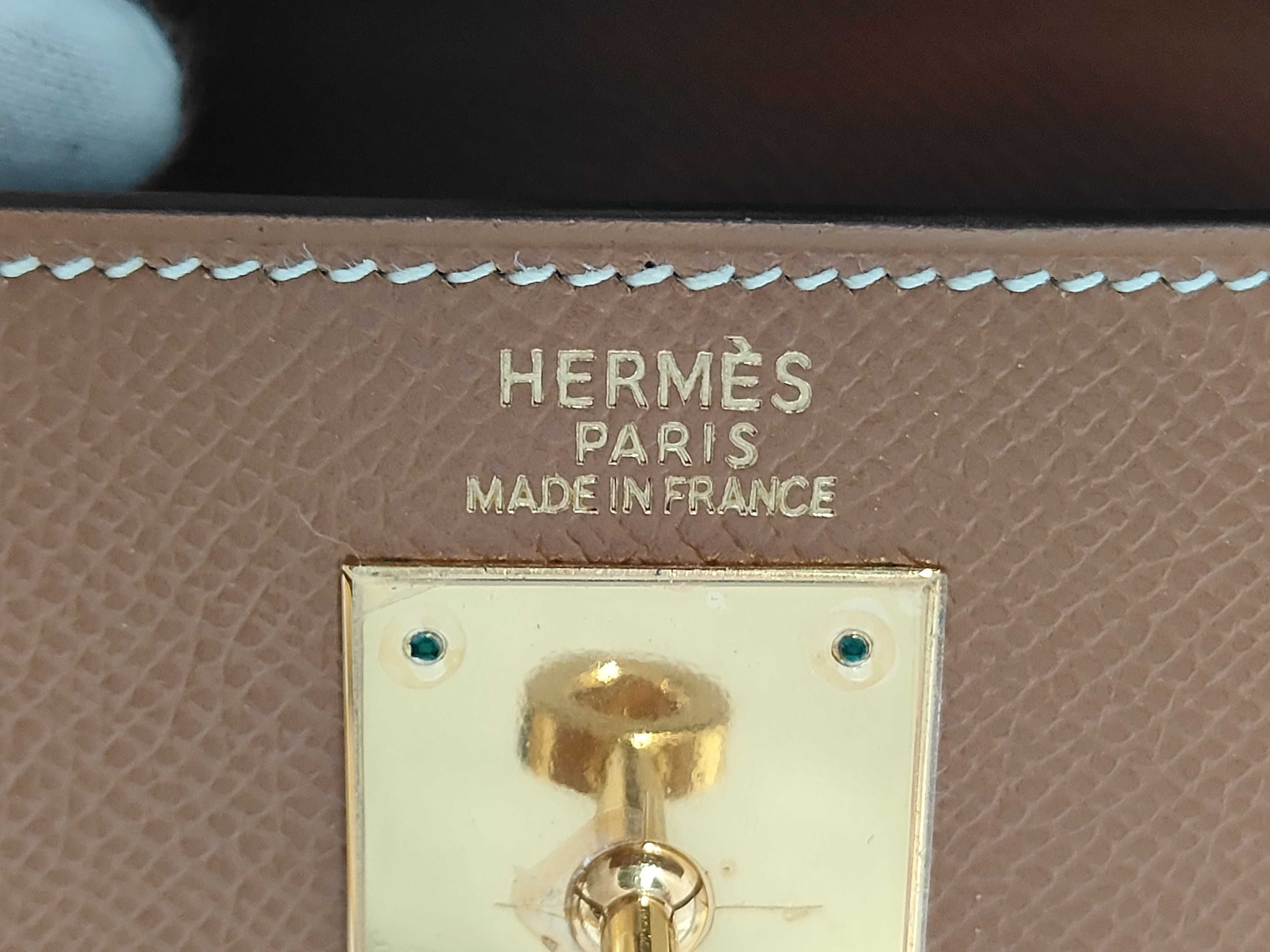 Kelly 32 Courchevel Leather Gold with Gold Hardware B Stamp Handbag — view 9