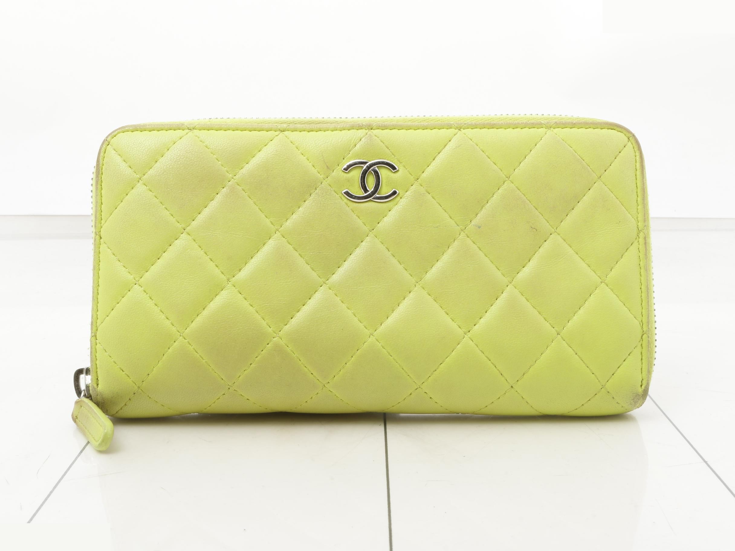 Matelassé Lambskin Coco Mark Round Zipper Long Wallet