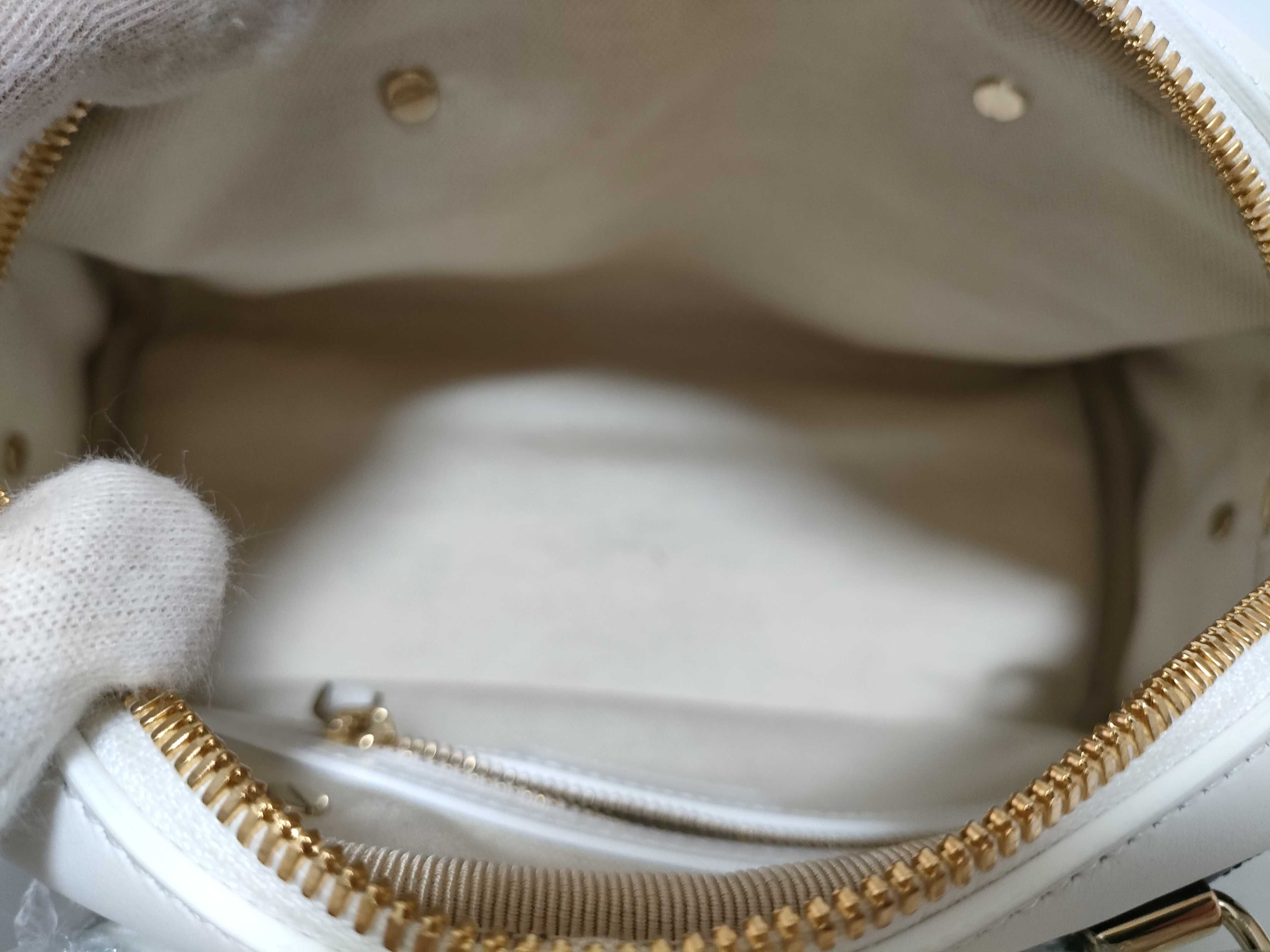 QT-Vibe Zip Bowling Bag in white and navy smooth calfskin handbag — view 10
