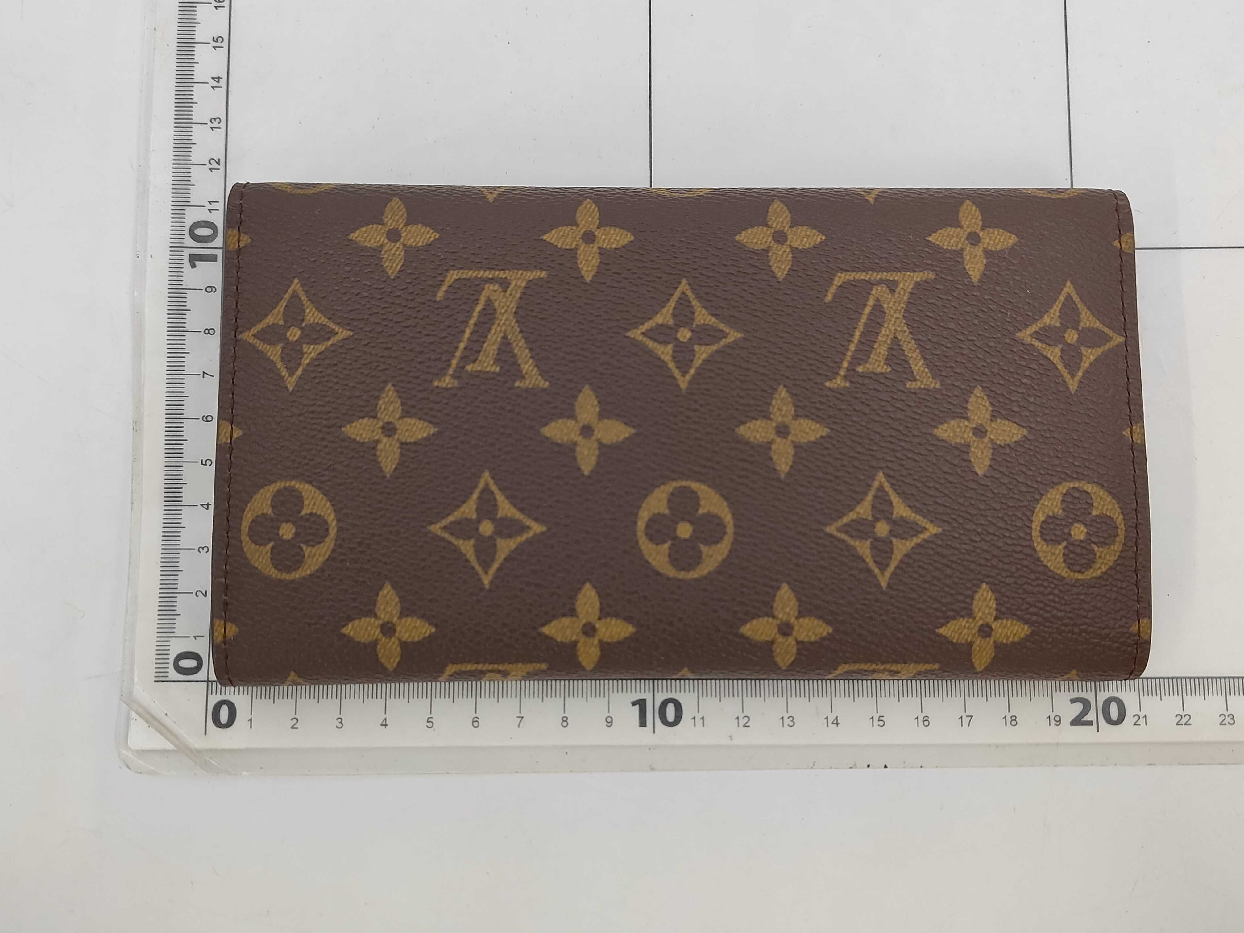 International Wallet — view 2