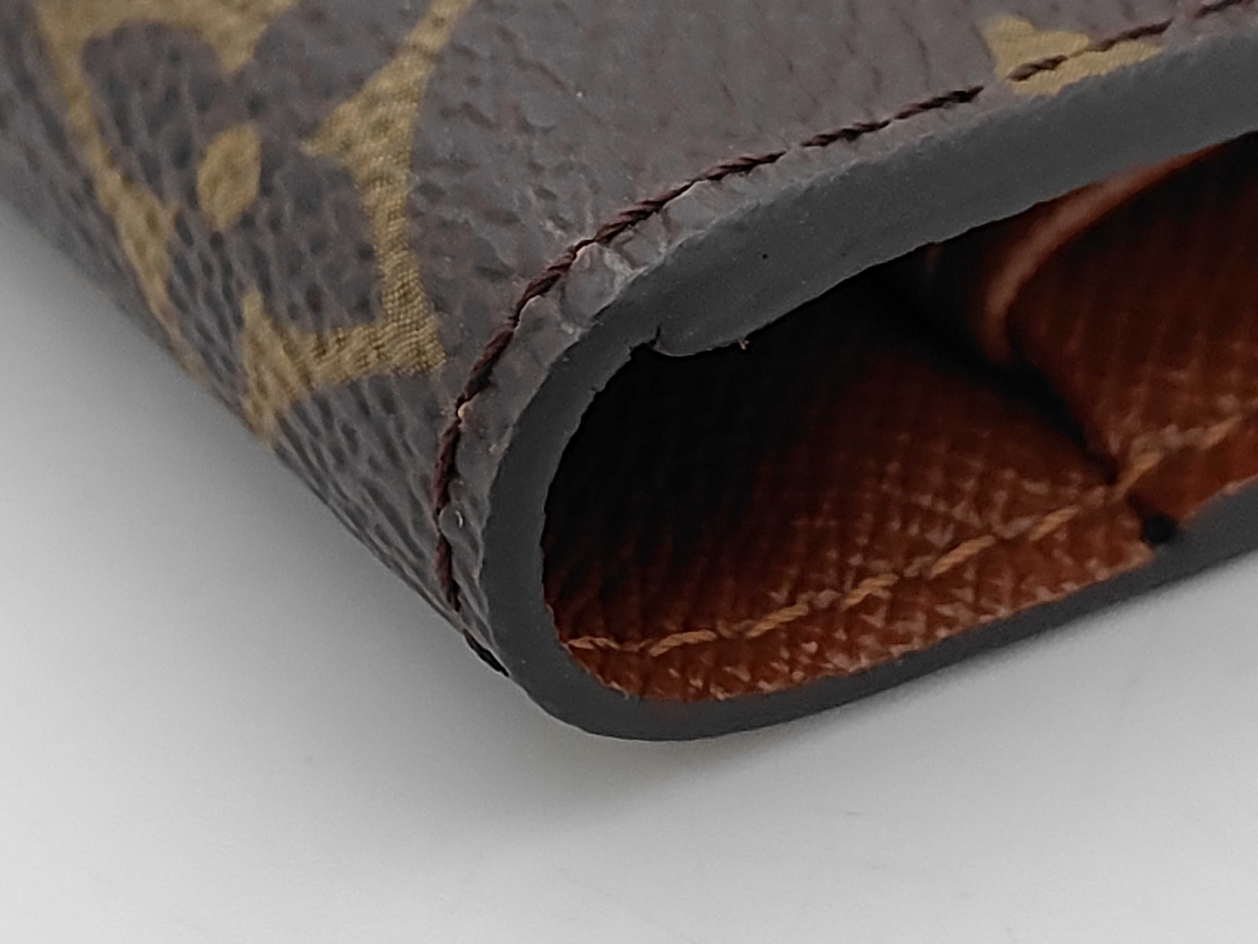 International Wallet — view 3