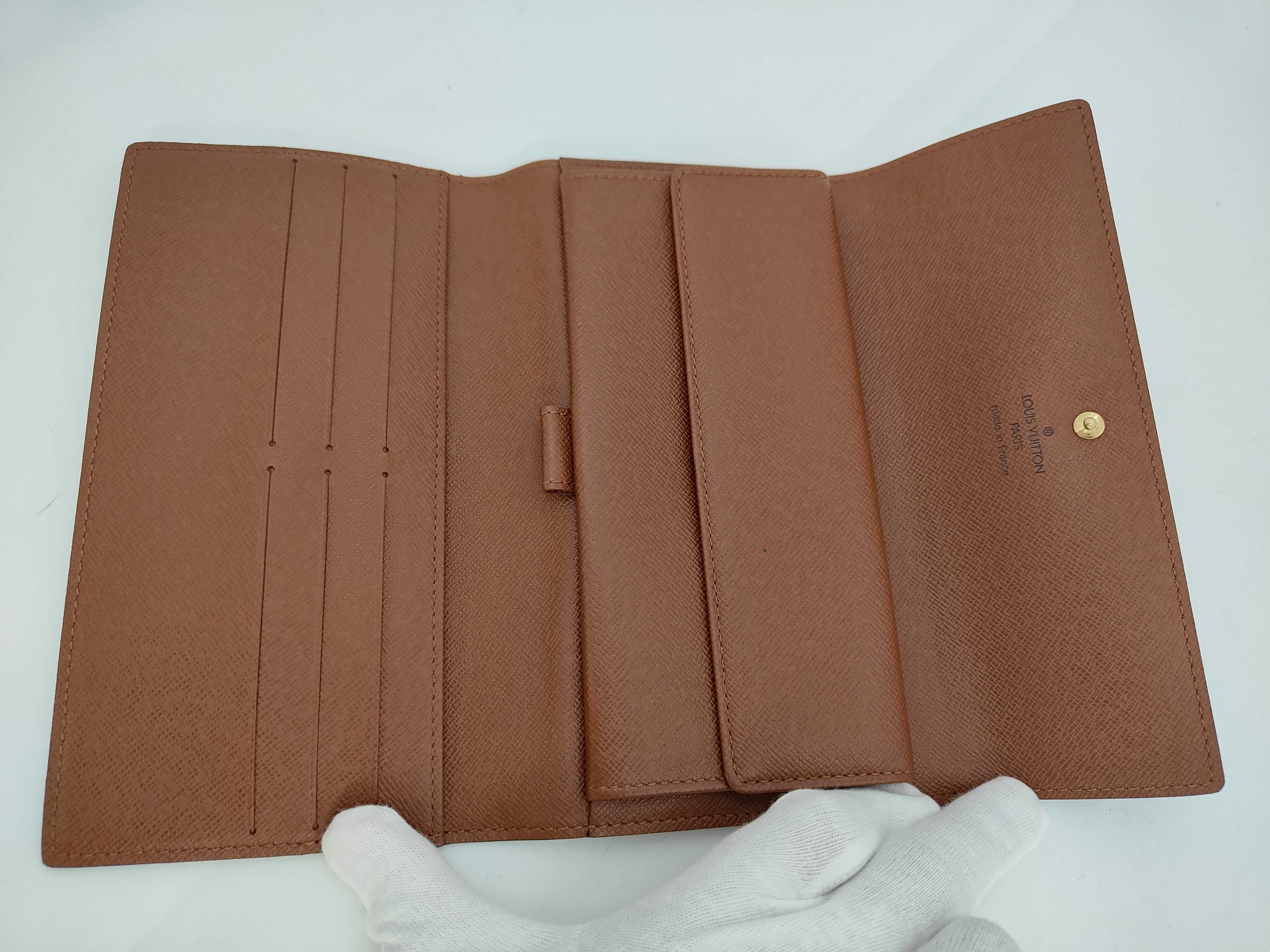 International Wallet — view 6