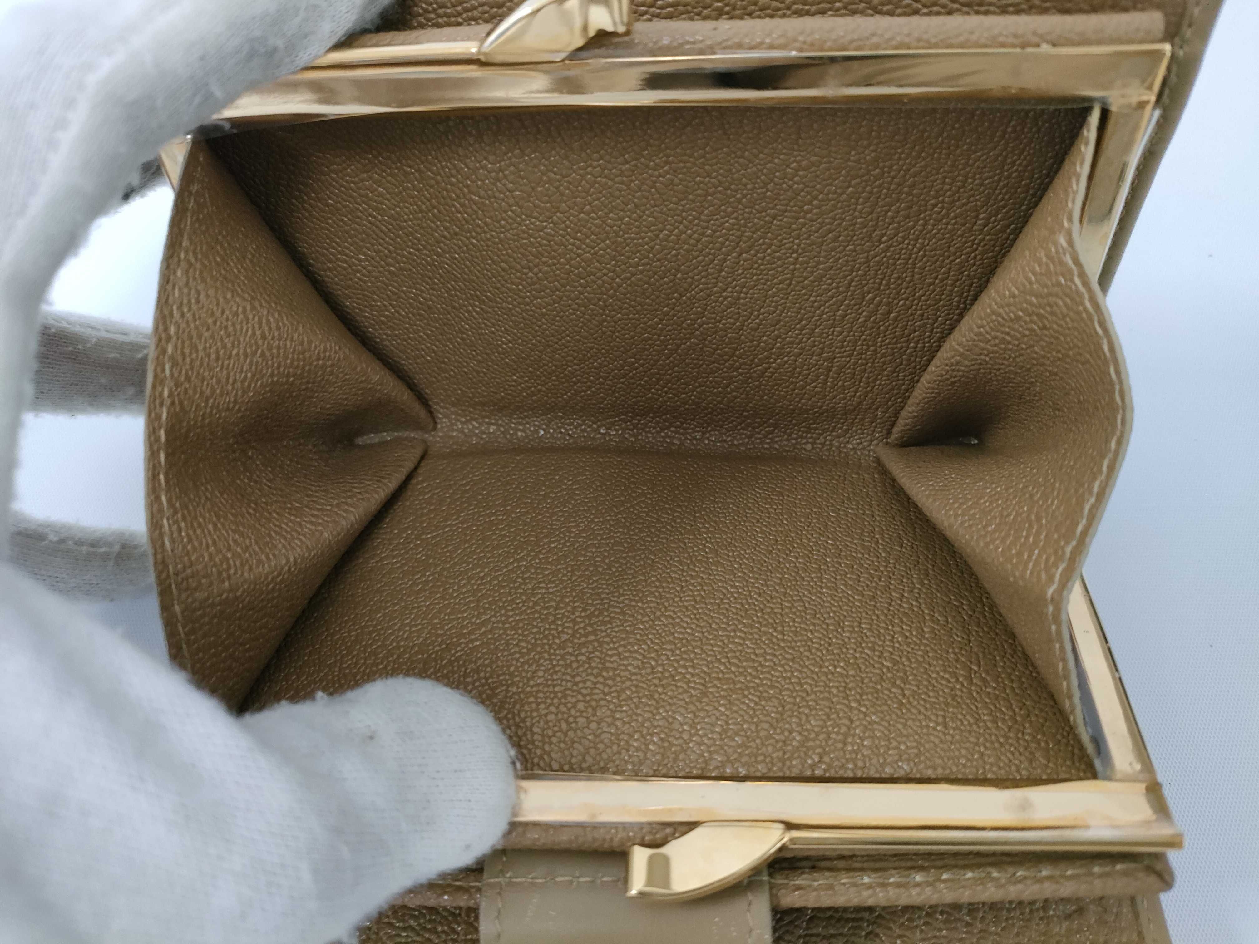 Wallet — view 11