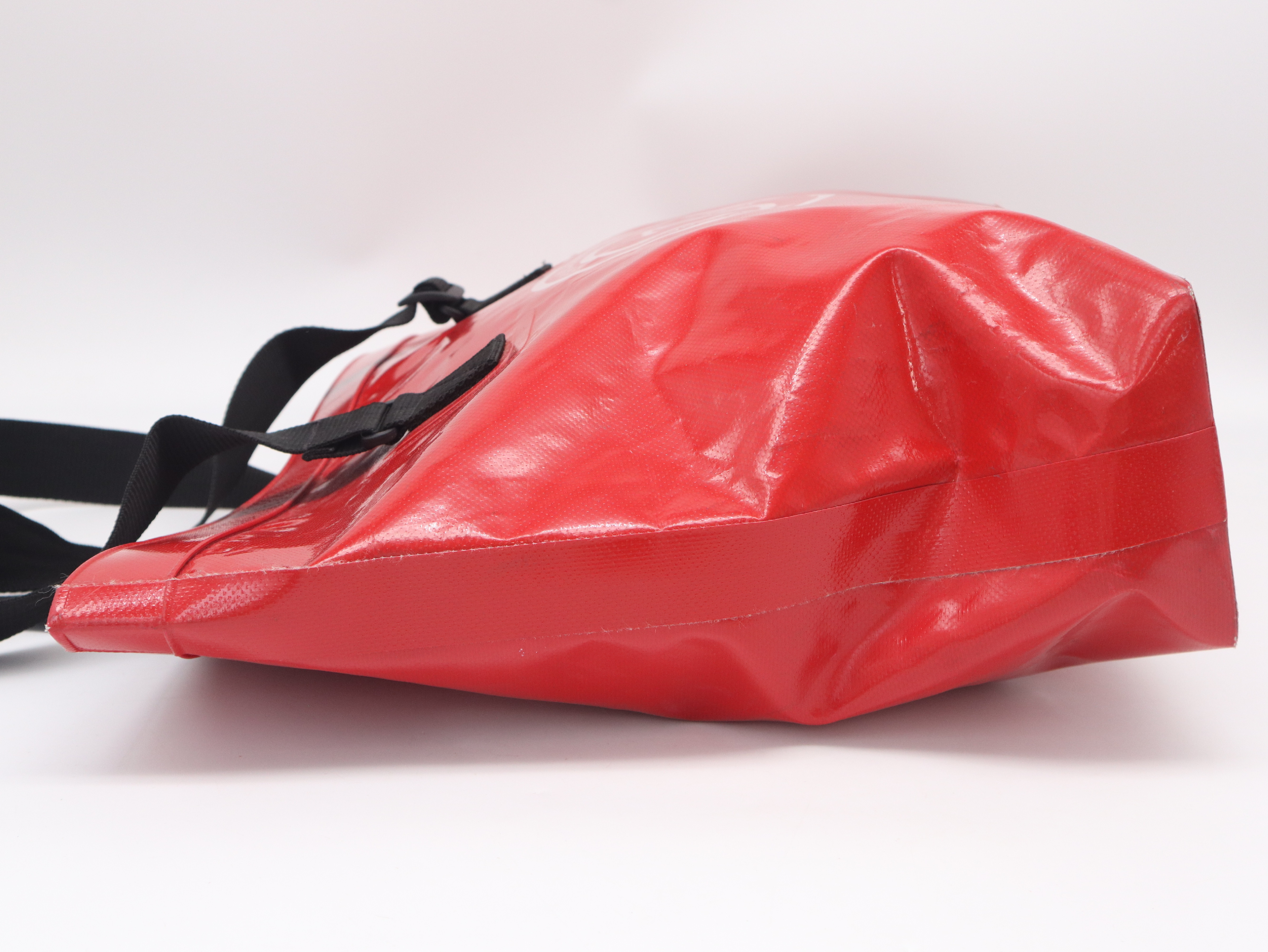 waterproof vinyl Coco Mark ETANCHE shoulder bag, red shoulder bag — view 3