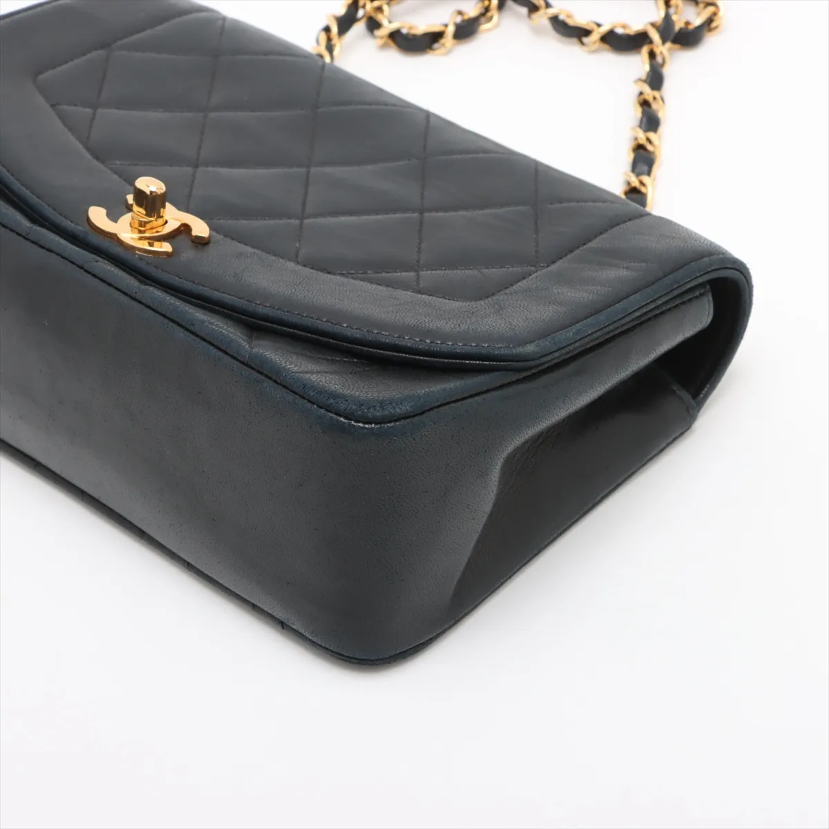 Matelasse Lambskin Single Flap Single Chain Bag Diana Flap Black Gold Hardware 2397440 2nd Edition — view 3