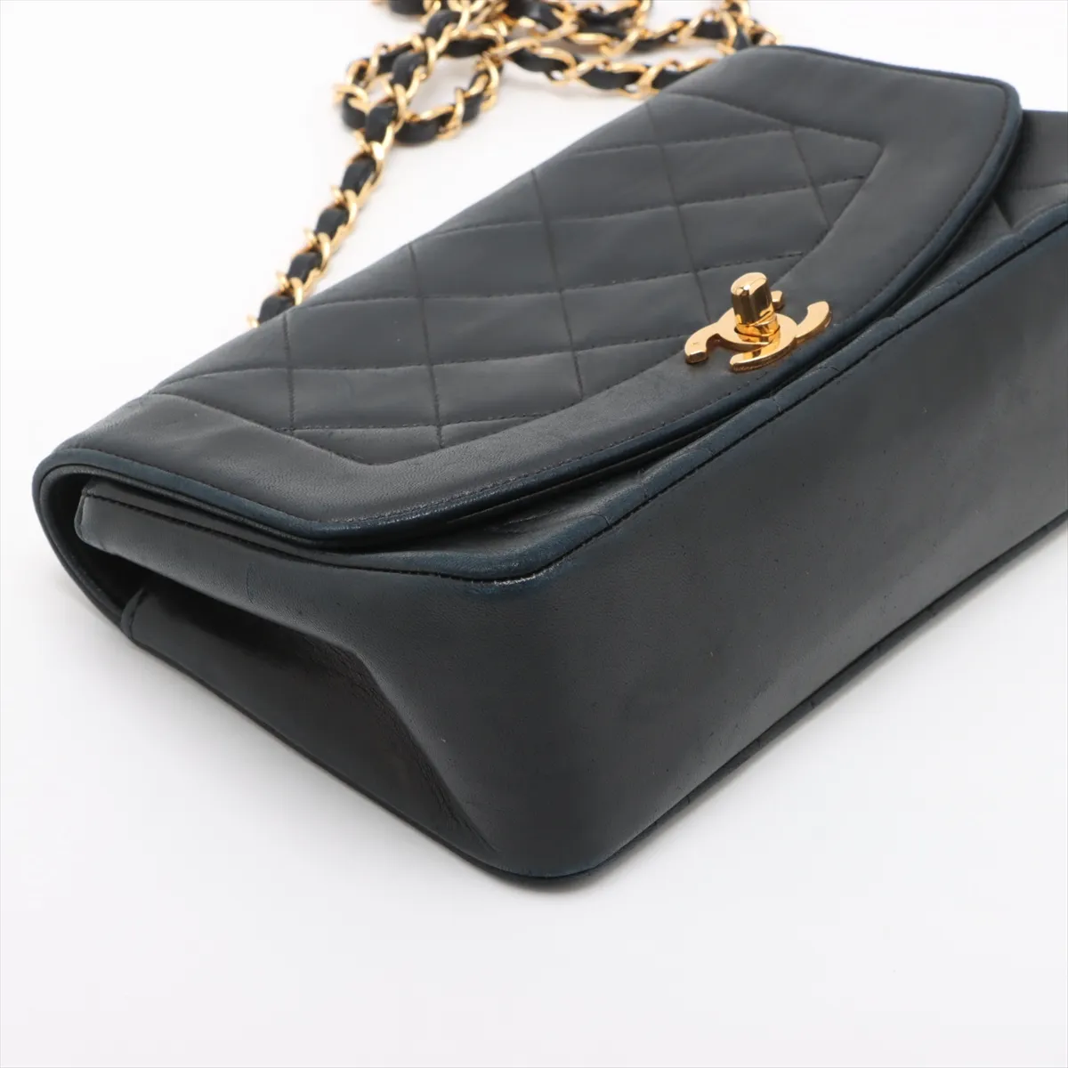 Matelasse Lambskin Single Flap Single Chain Bag Diana Flap Black Gold Hardware 2397440 2nd Edition — view 4