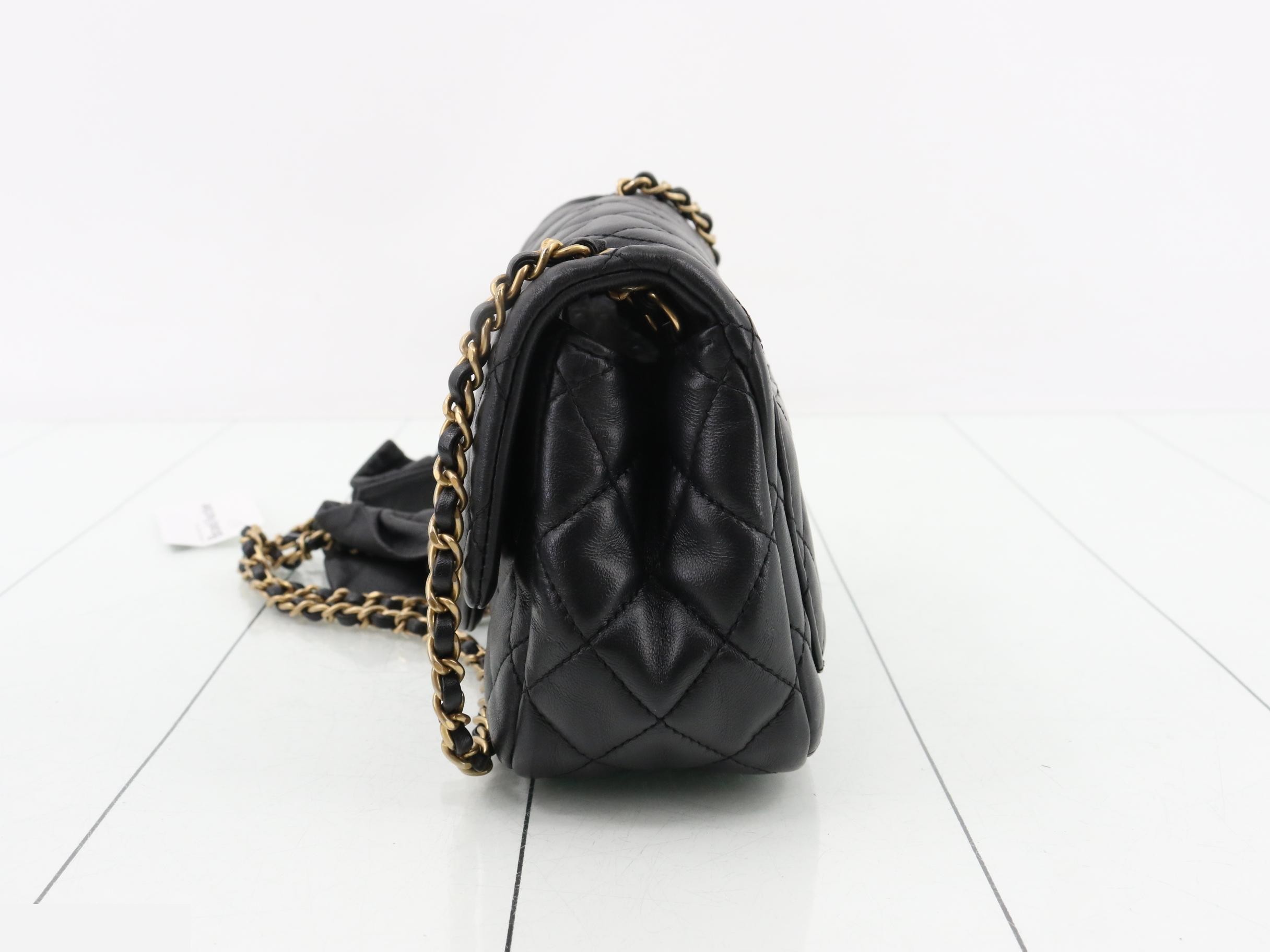 Matelassé Leather Turnlock Chain Shoulder Bag — view 3