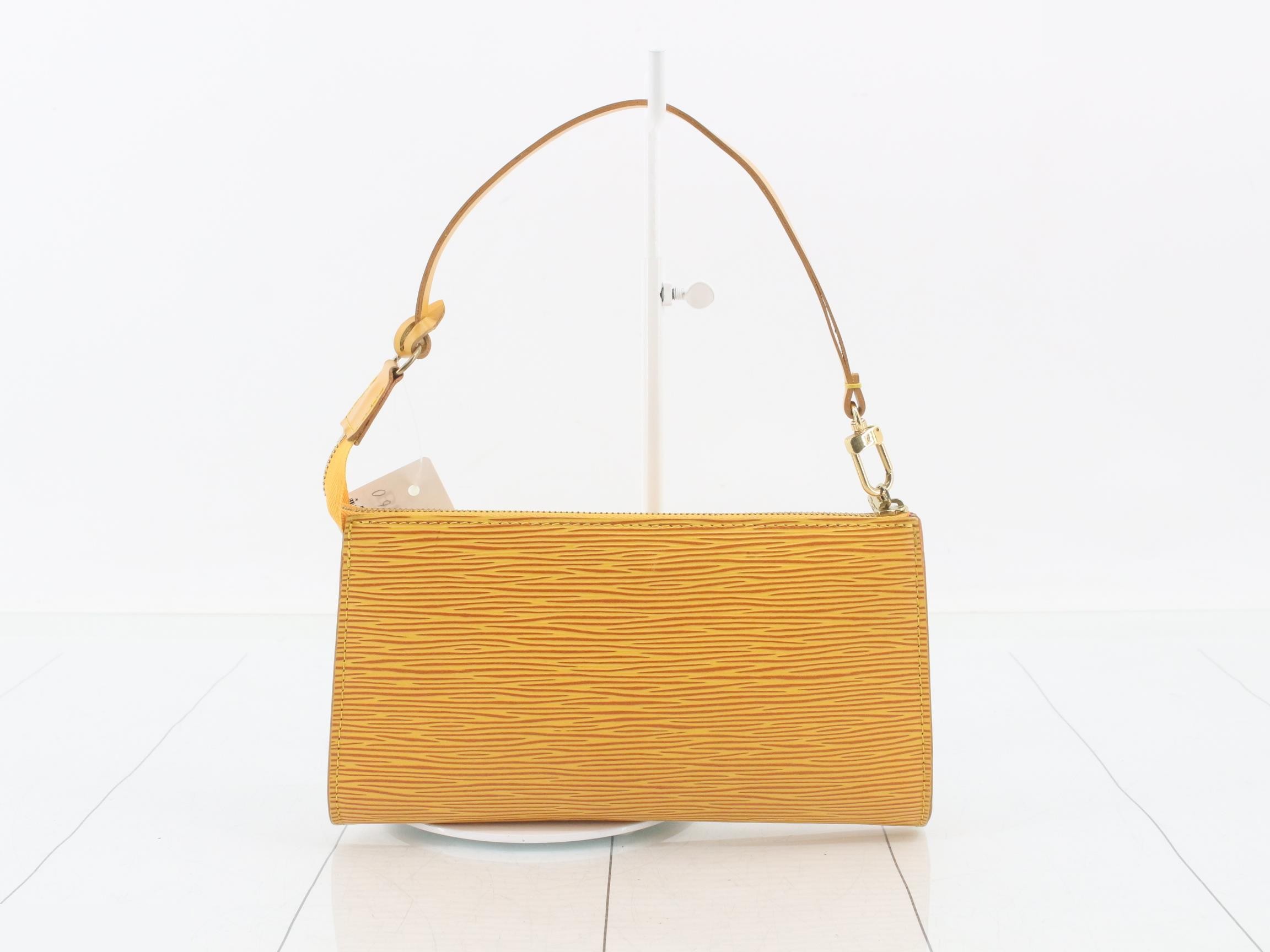 Epi Pochette Accessoires 21 Yellow — view 2