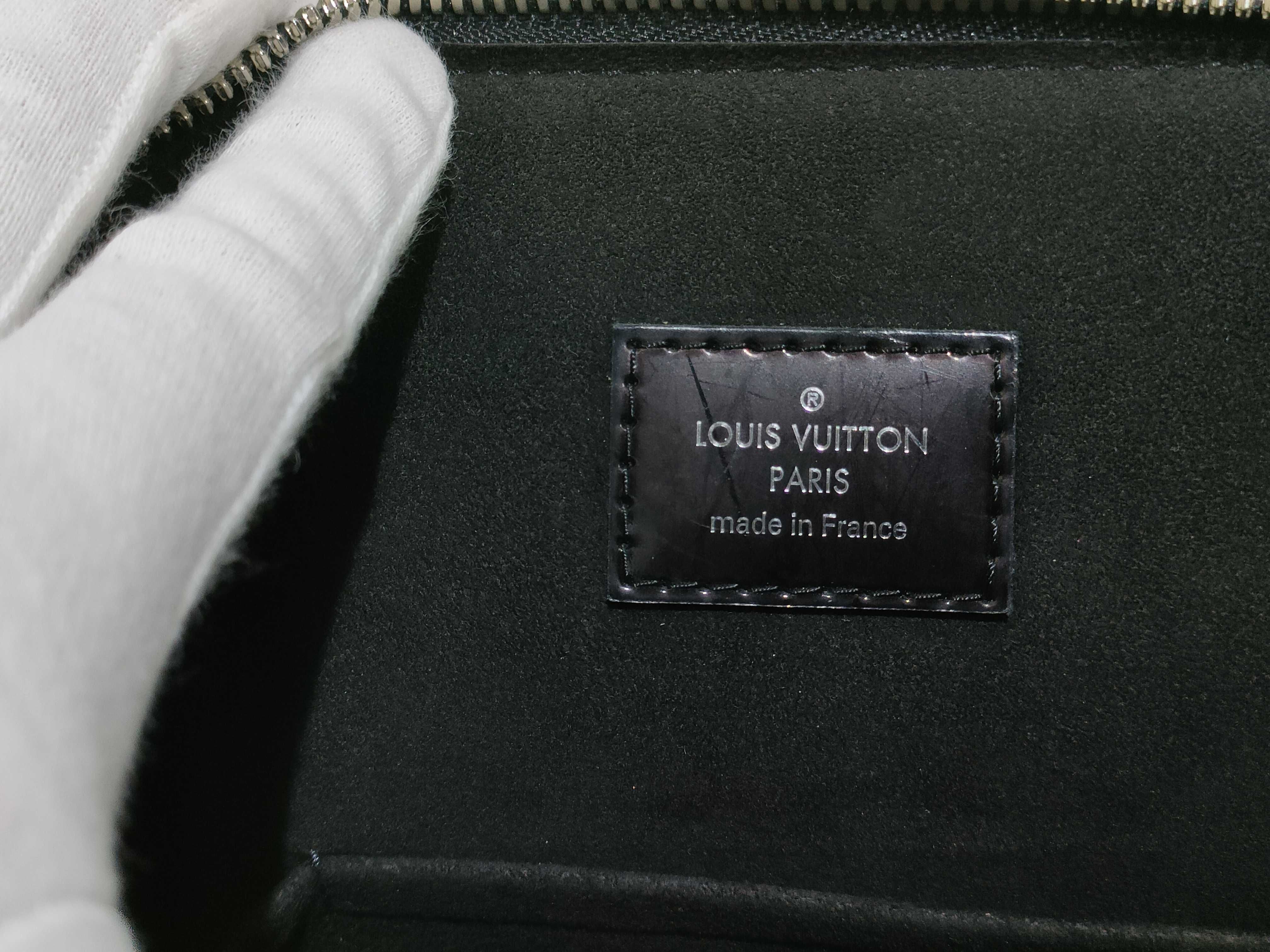 Epi ID- Epi Cowskin Alma GM M40452 Handbag — view 11