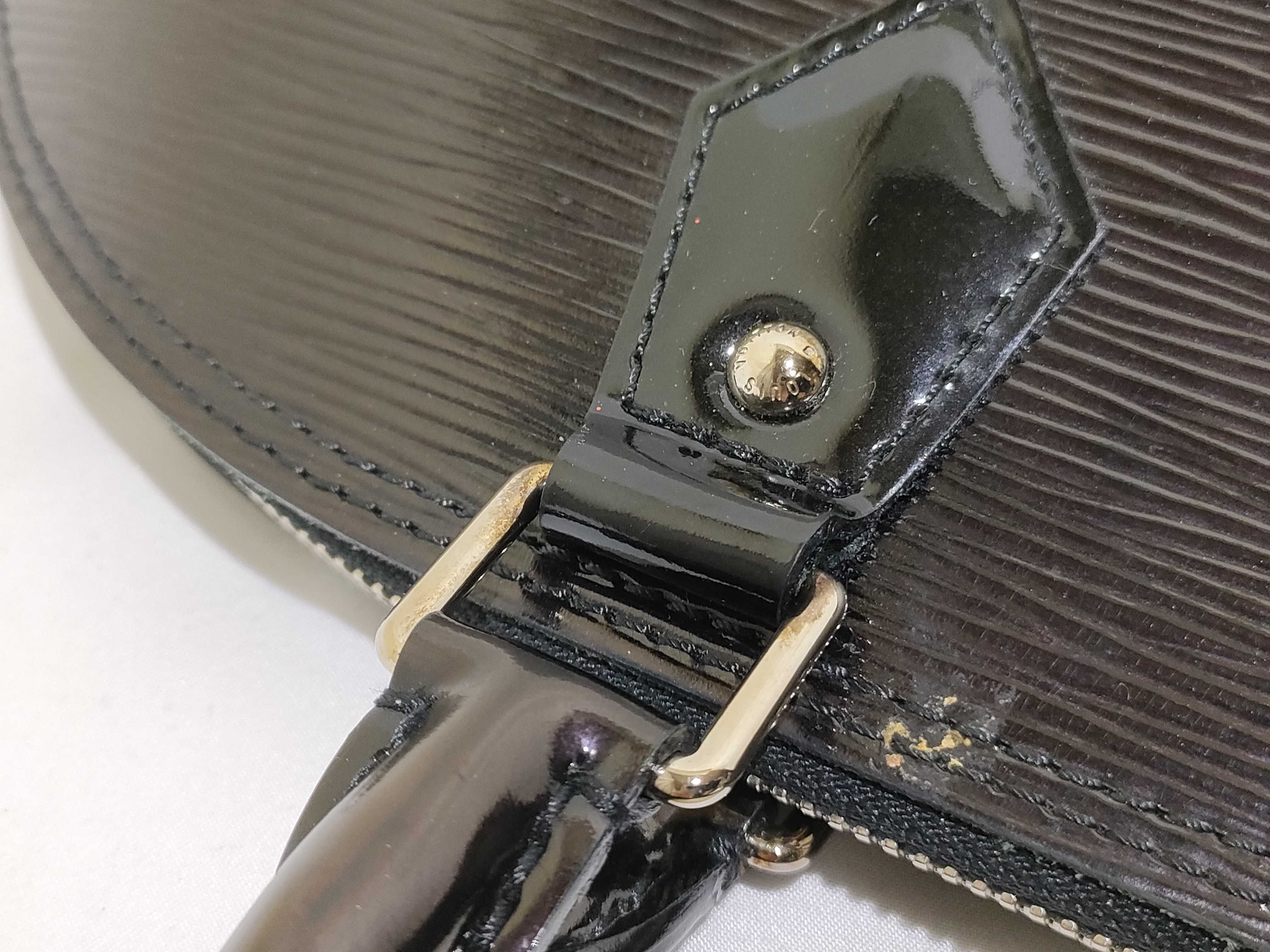 Epi ID- Epi Cowskin Alma GM M40452 Handbag — view 5
