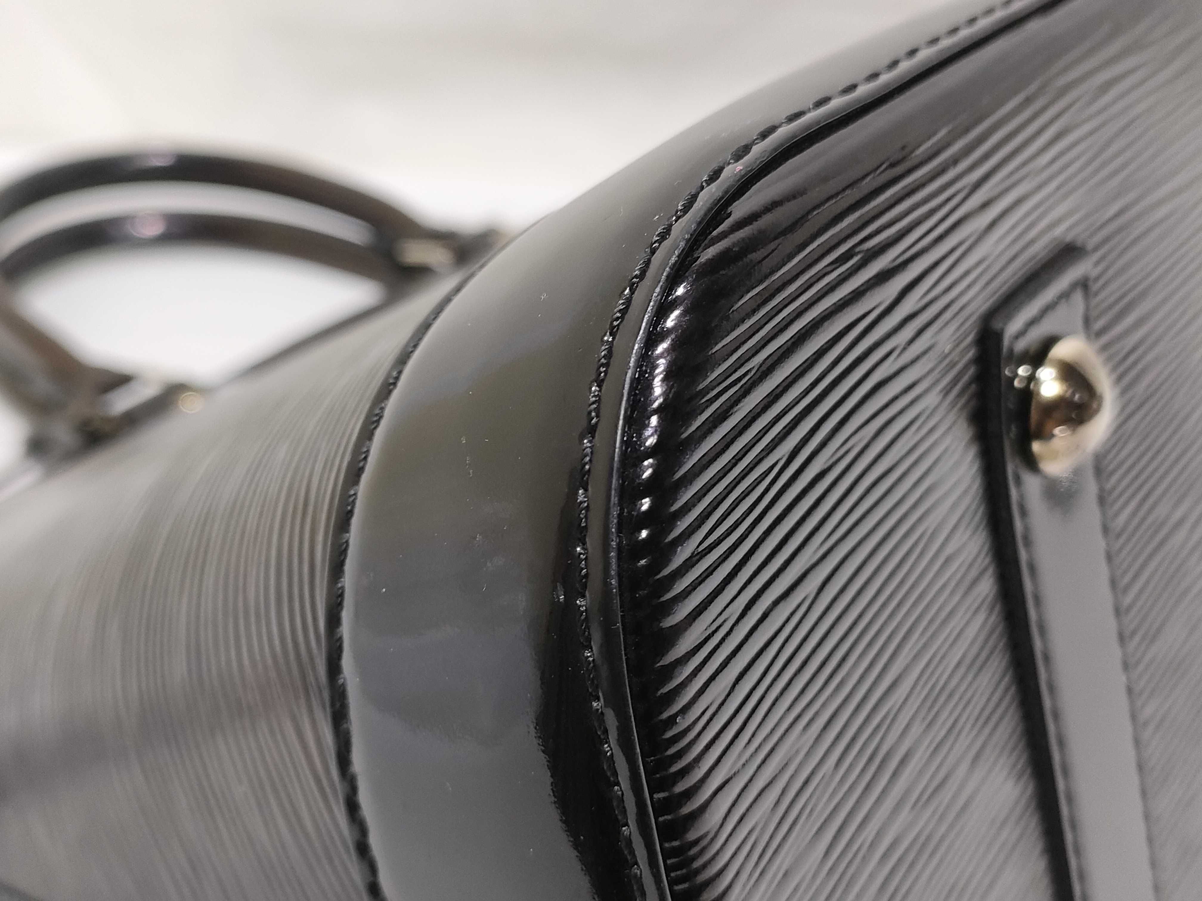 Epi ID- Epi Cowskin Alma GM M40452 Handbag — view 6