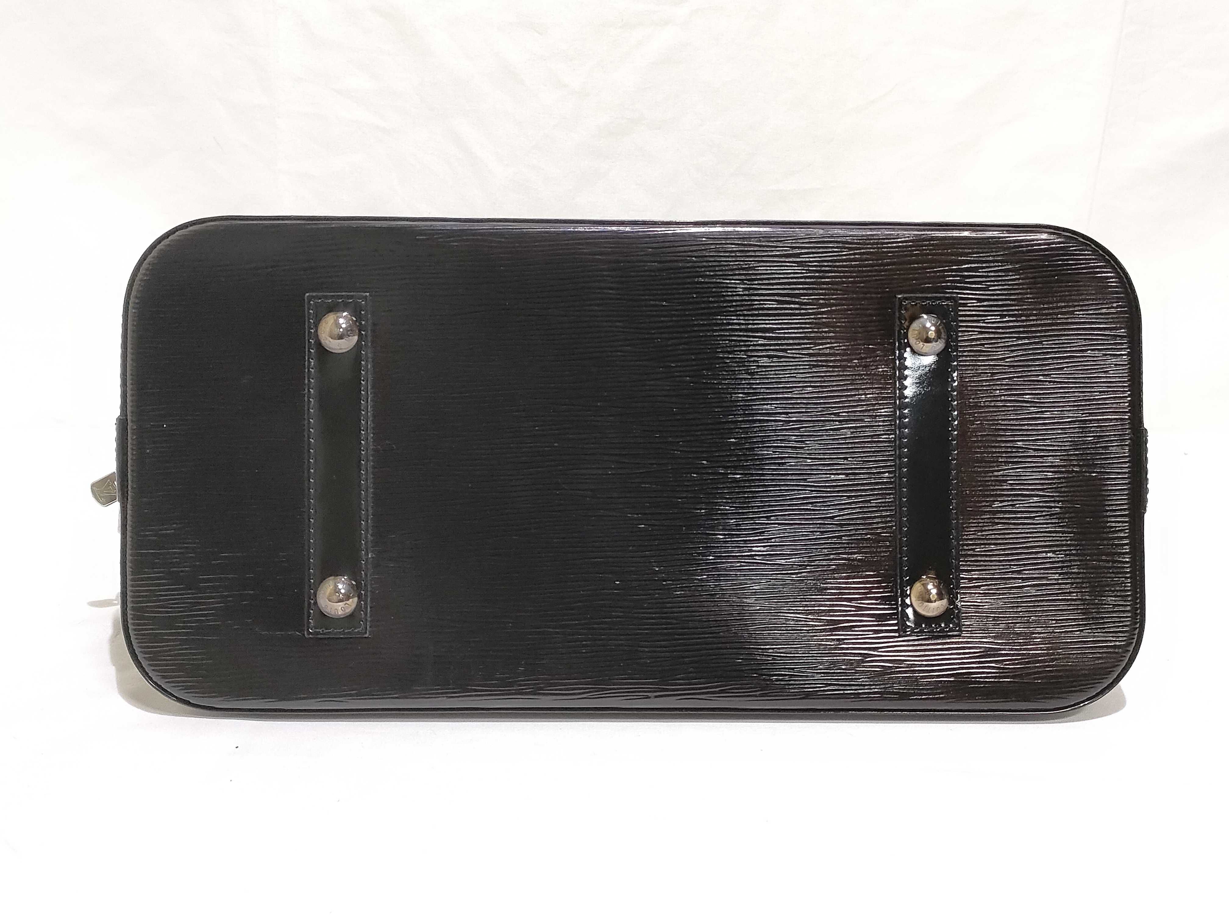 Epi ID- Epi Cowskin Alma GM M40452 Handbag — view 7