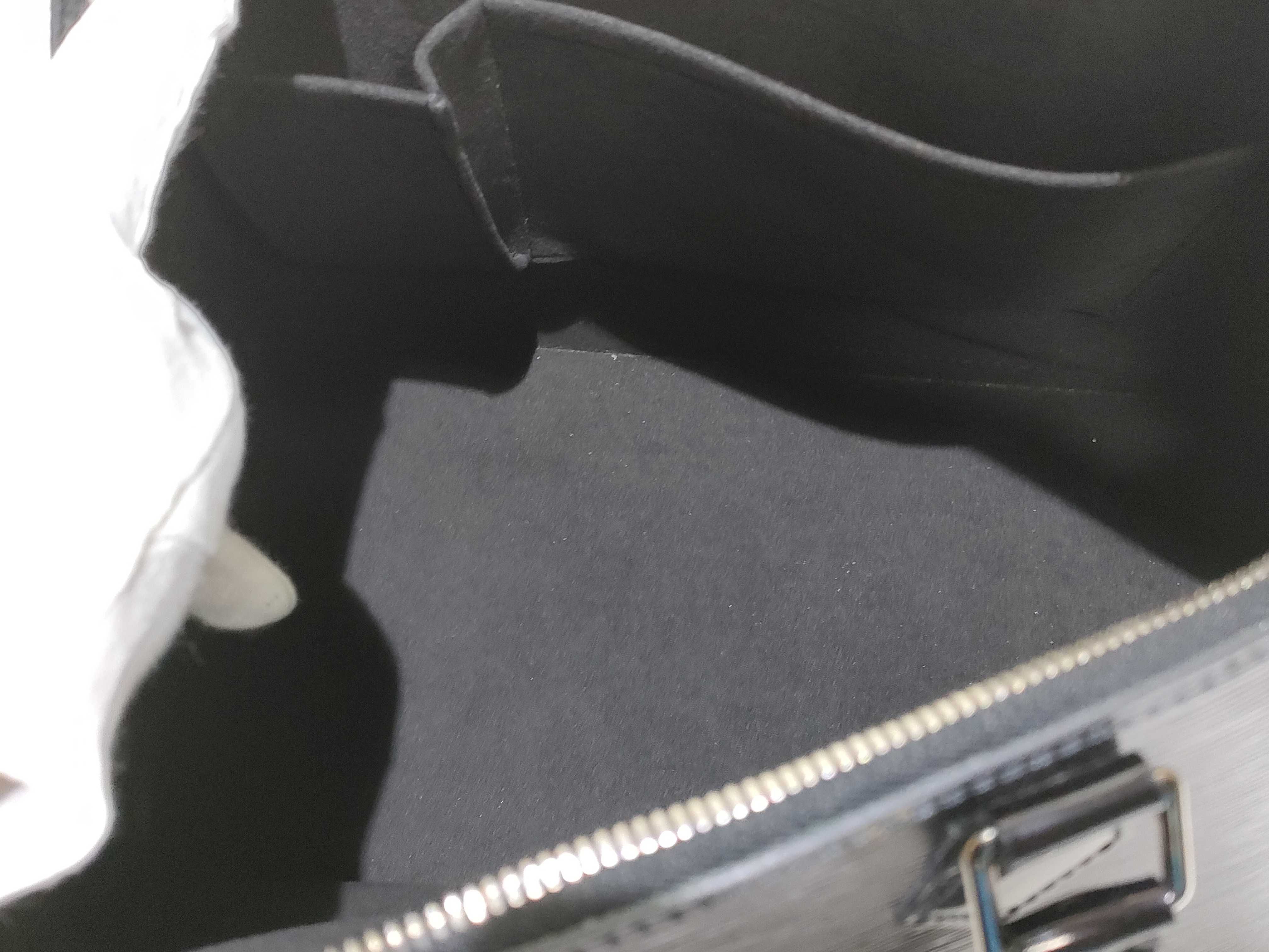 Epi ID- Epi Cowskin Alma GM M40452 Handbag — view 9