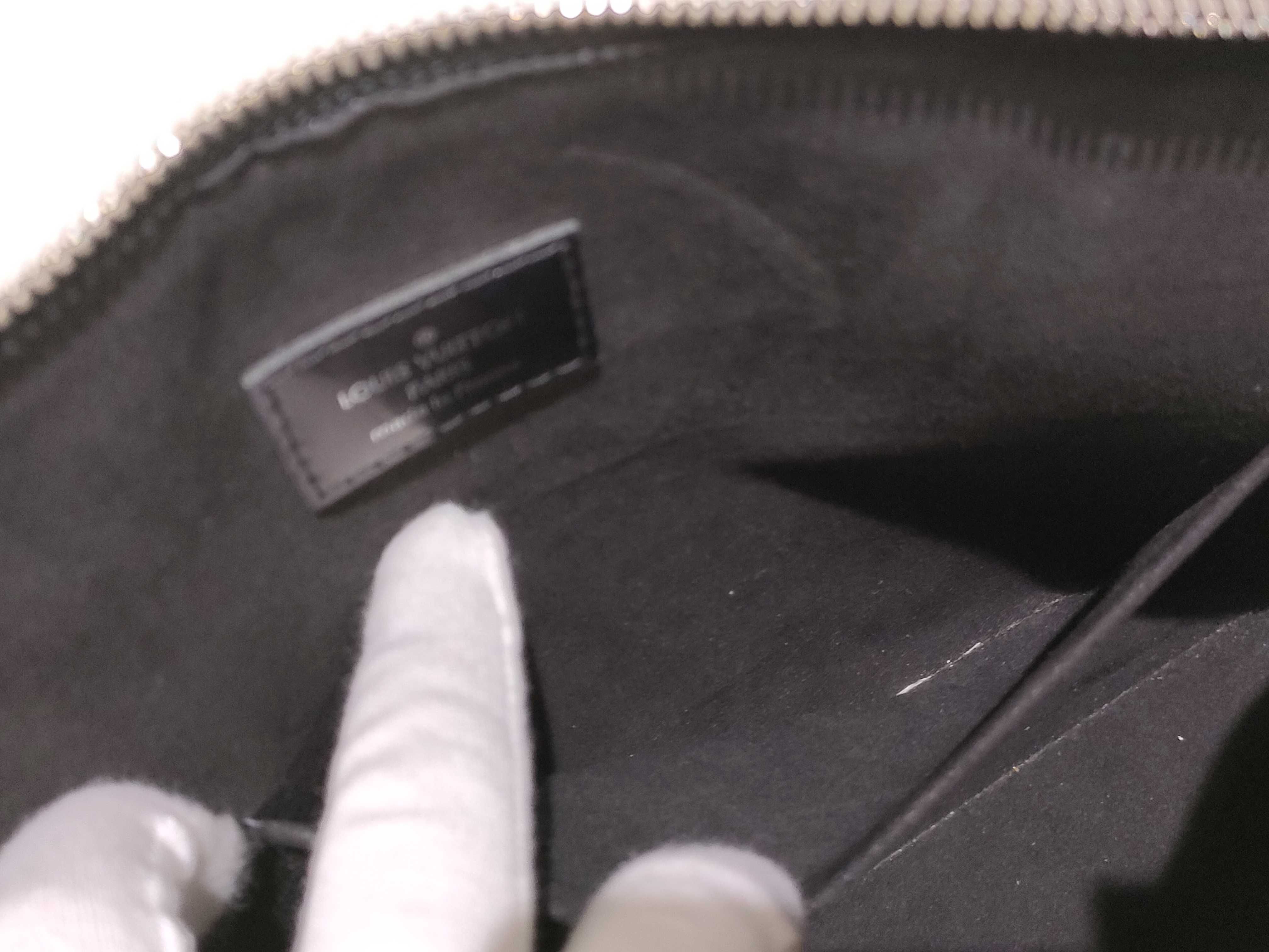 Epi ID- Epi Cowskin Alma GM M40452 Handbag — view 10