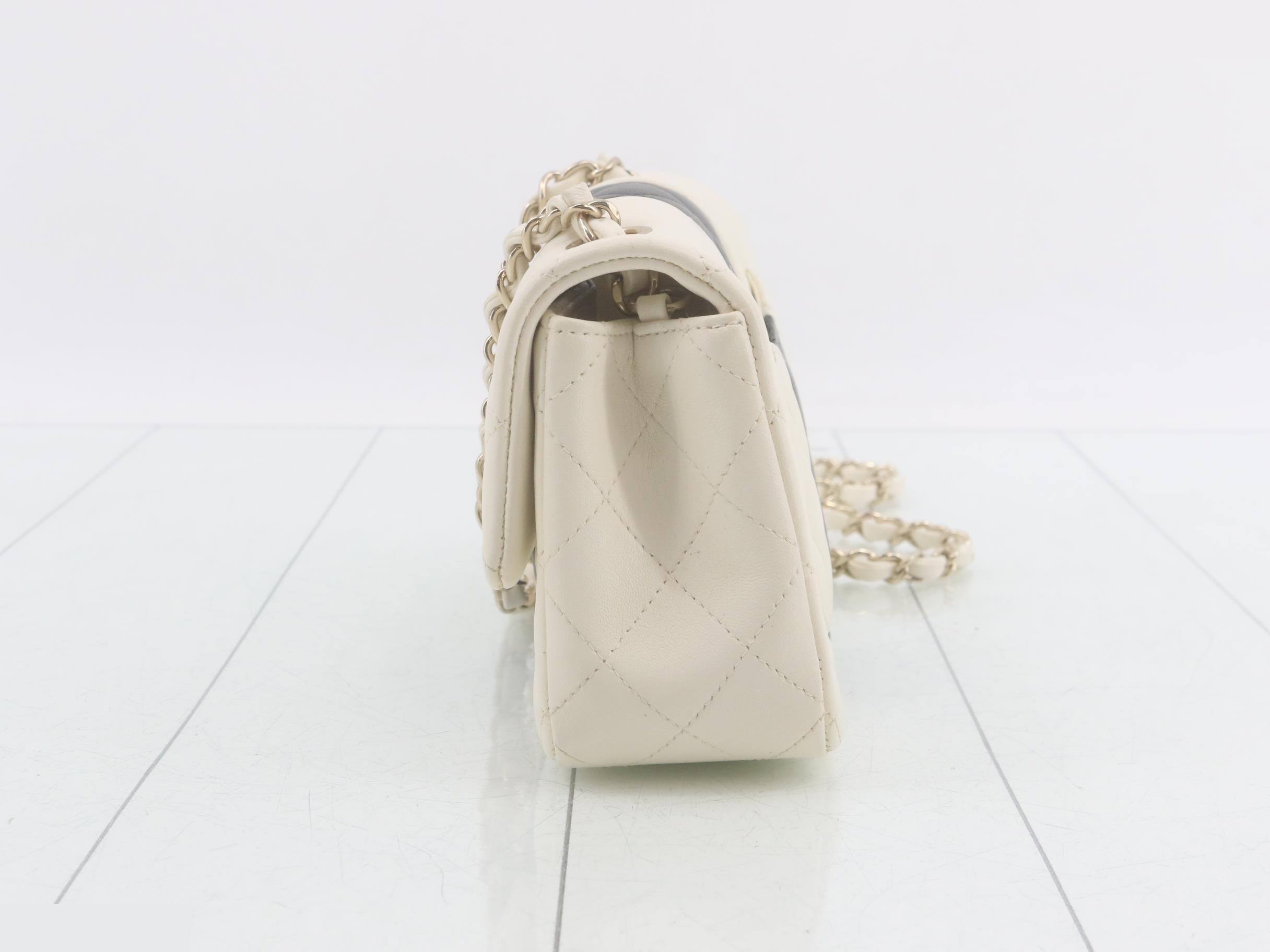 Matelassé (bag) - Shoulder bag — view 3