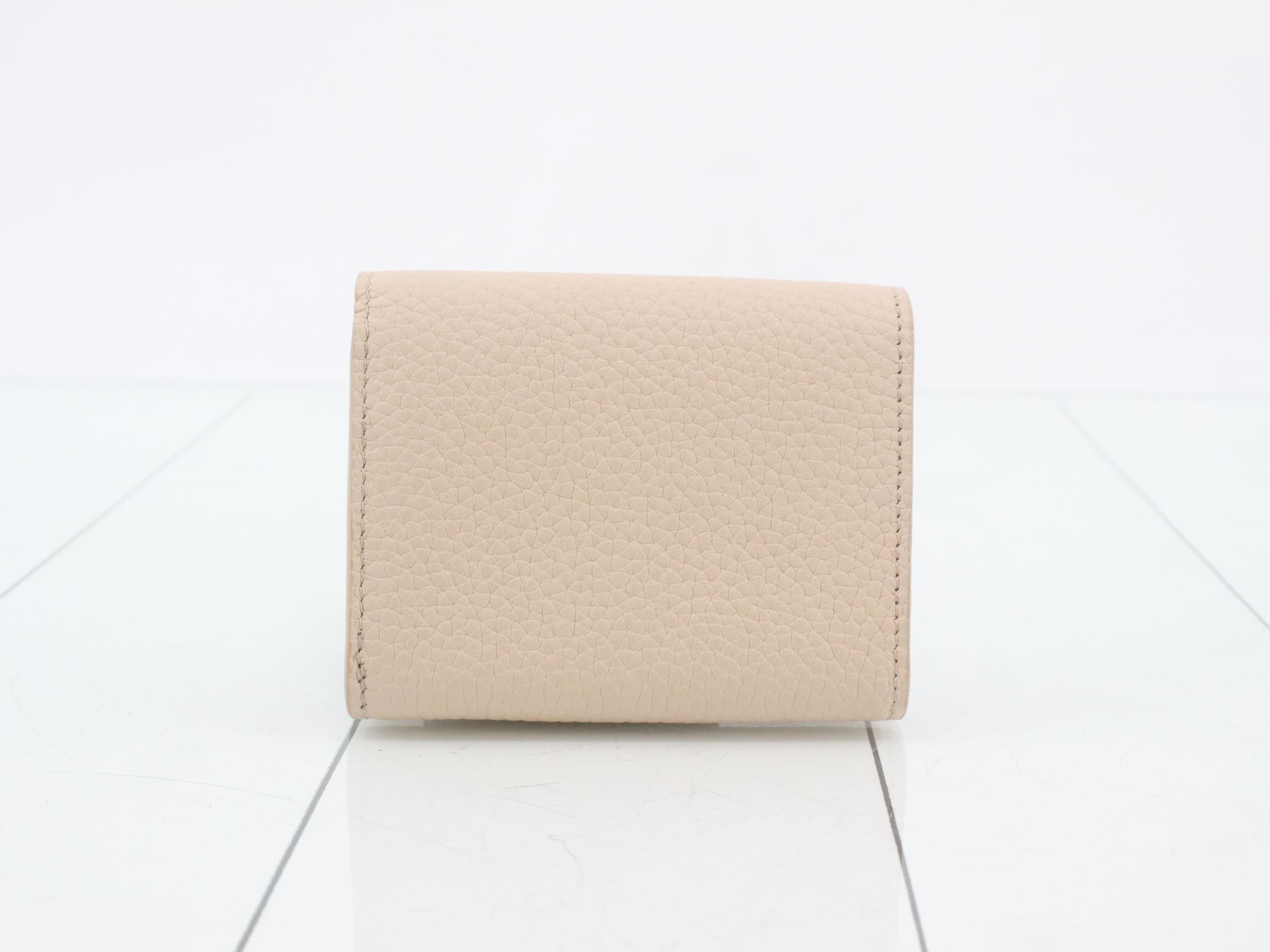 Portefeuille Capucines Tiny, unused, beige. — view 2