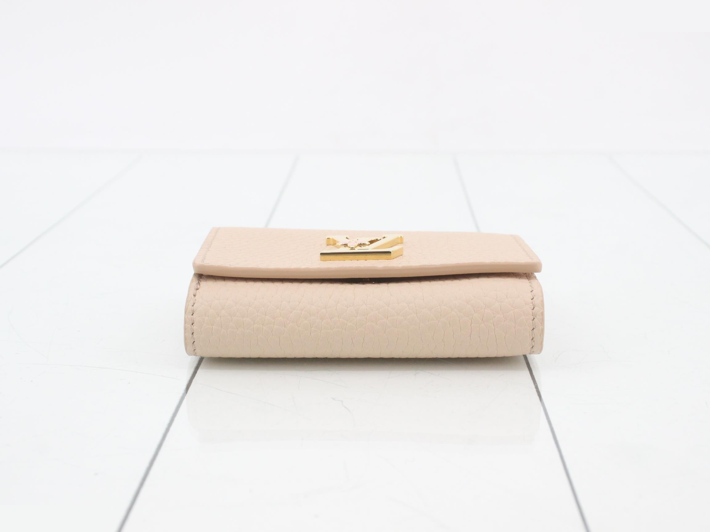 Portefeuille Capucines Tiny, unused, beige. — view 3