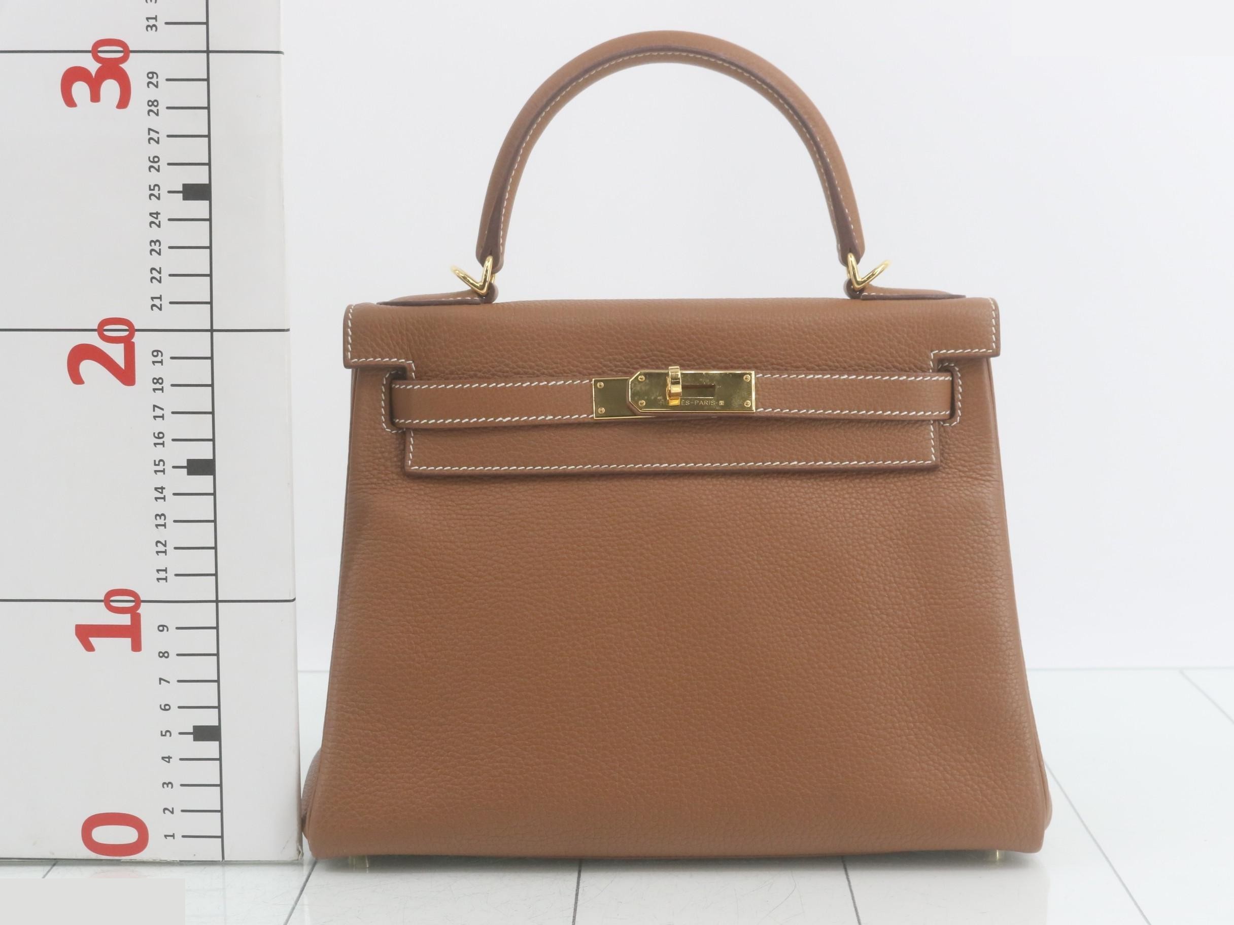 Kelly 28 Gold Shoulder Bag with Gold Hardware and D Stamp — view 2