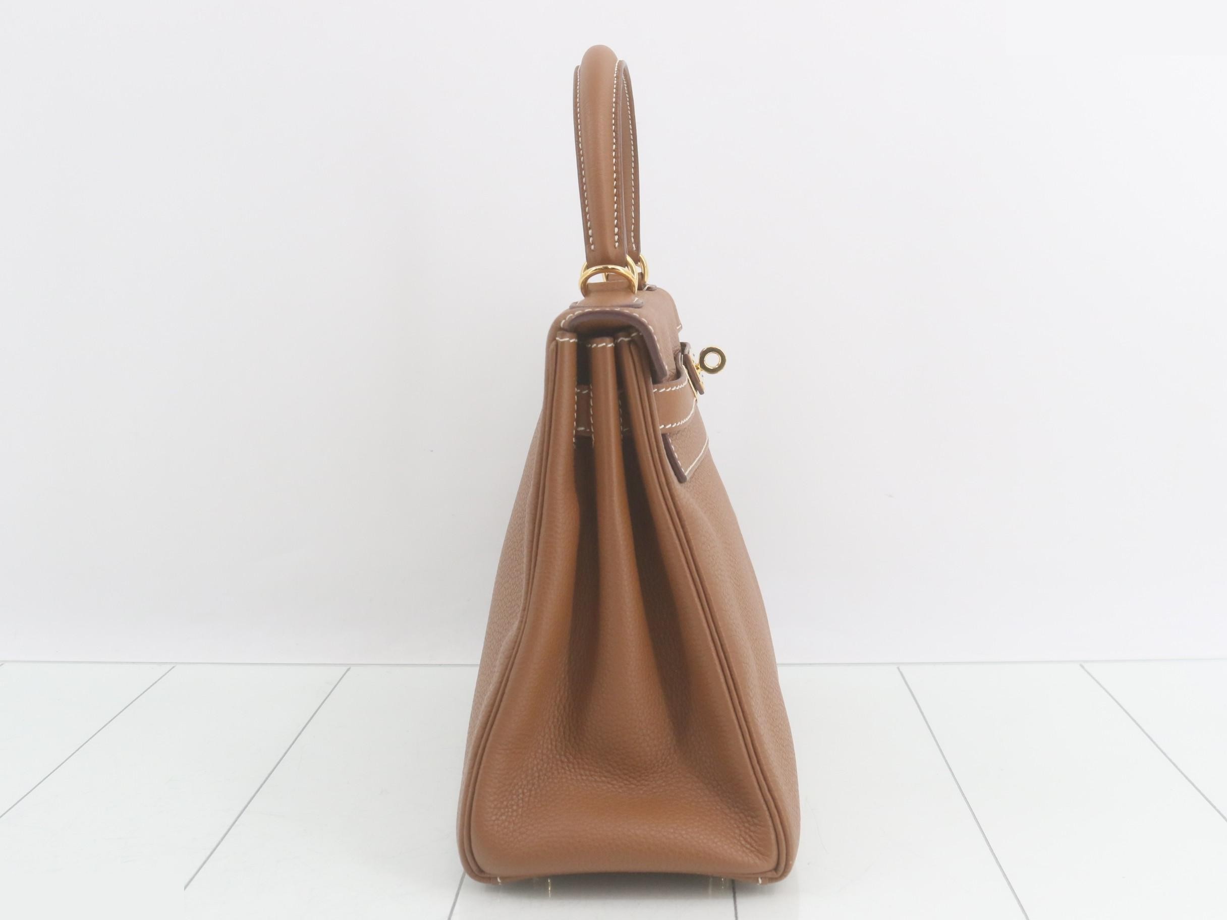 Kelly 28 Gold Shoulder Bag with Gold Hardware and D Stamp — view 5