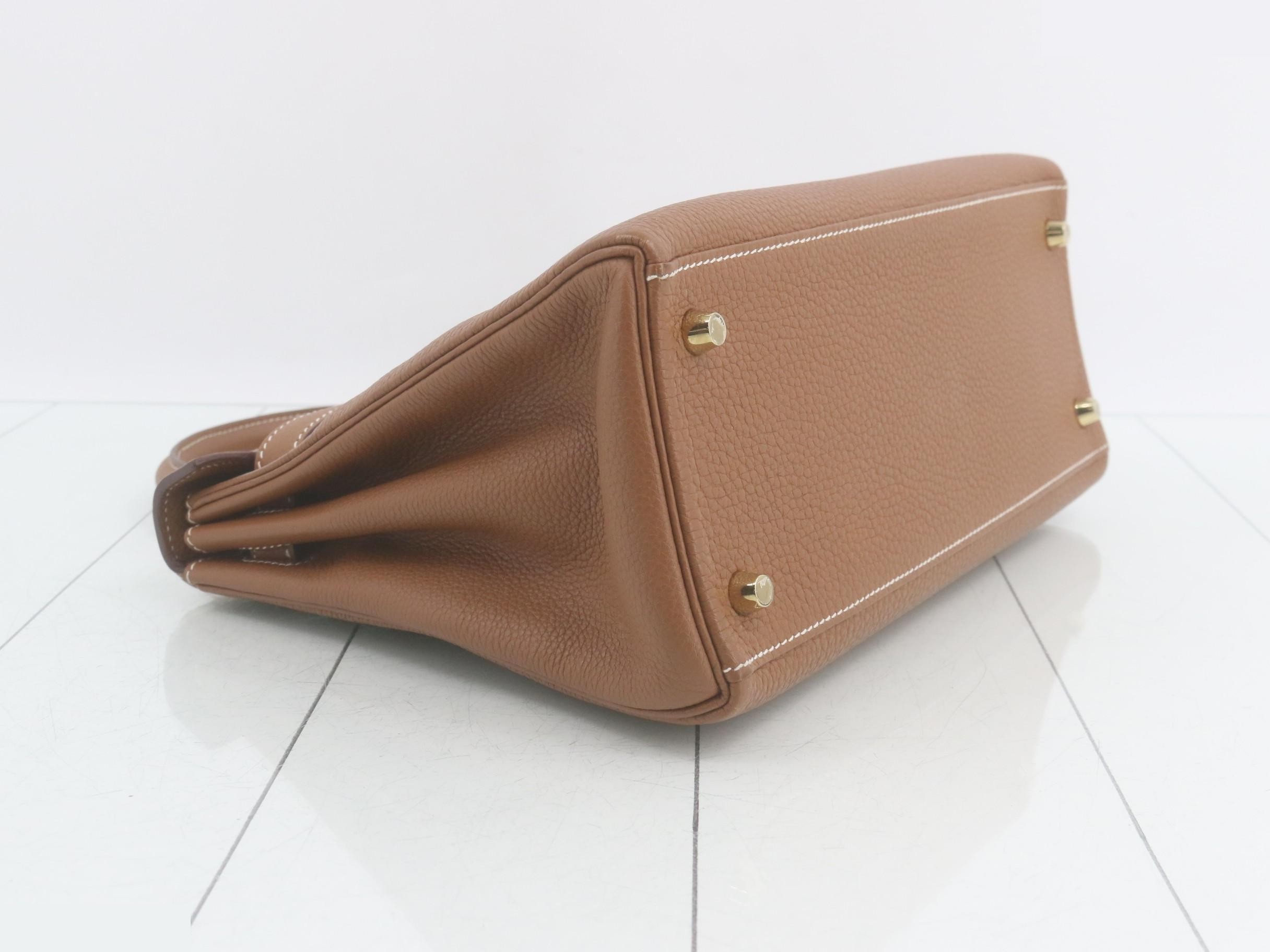 Kelly 28 Gold Shoulder Bag with Gold Hardware and D Stamp — view 6