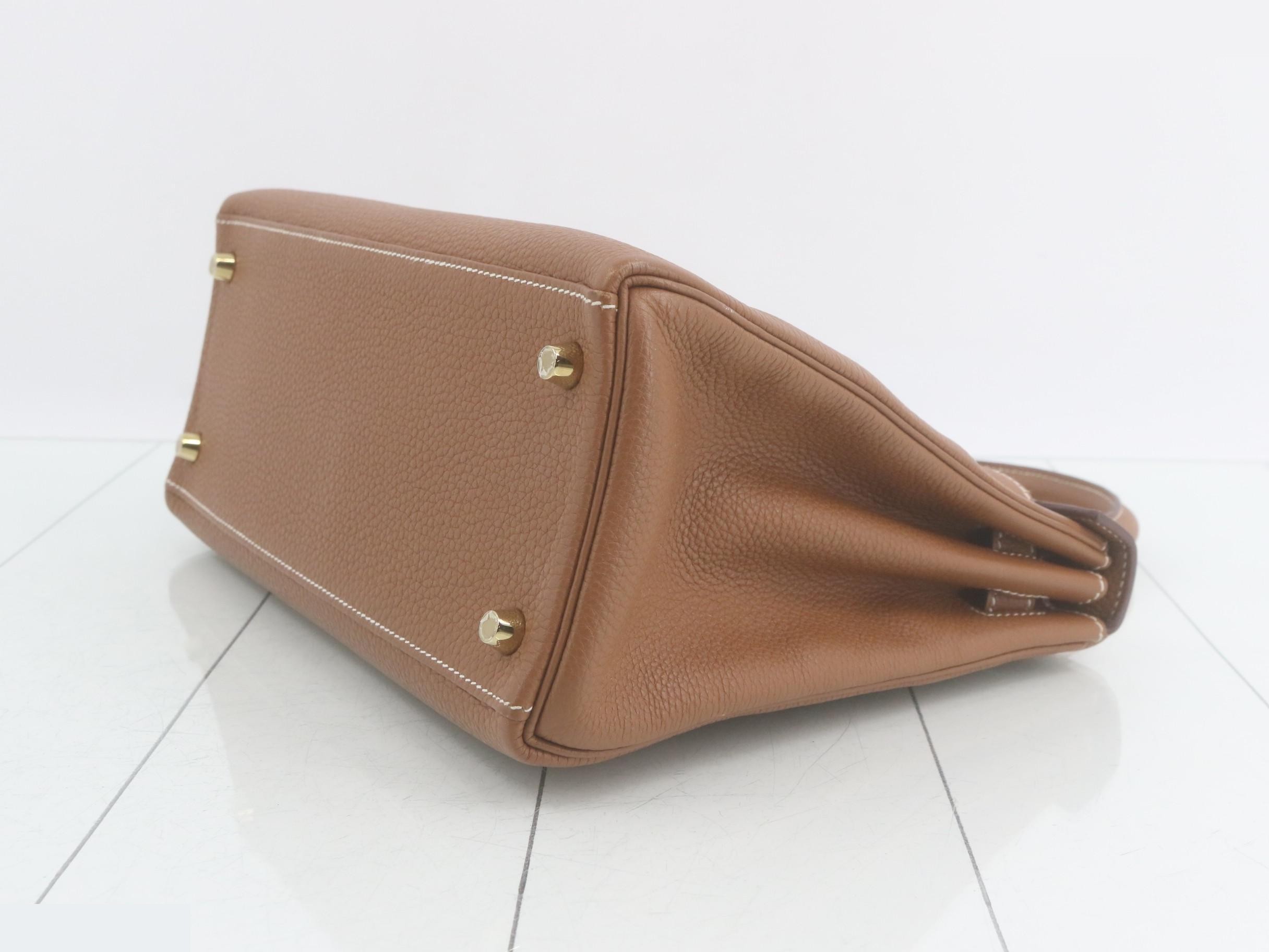 Kelly 28 Gold Shoulder Bag with Gold Hardware and D Stamp — view 7