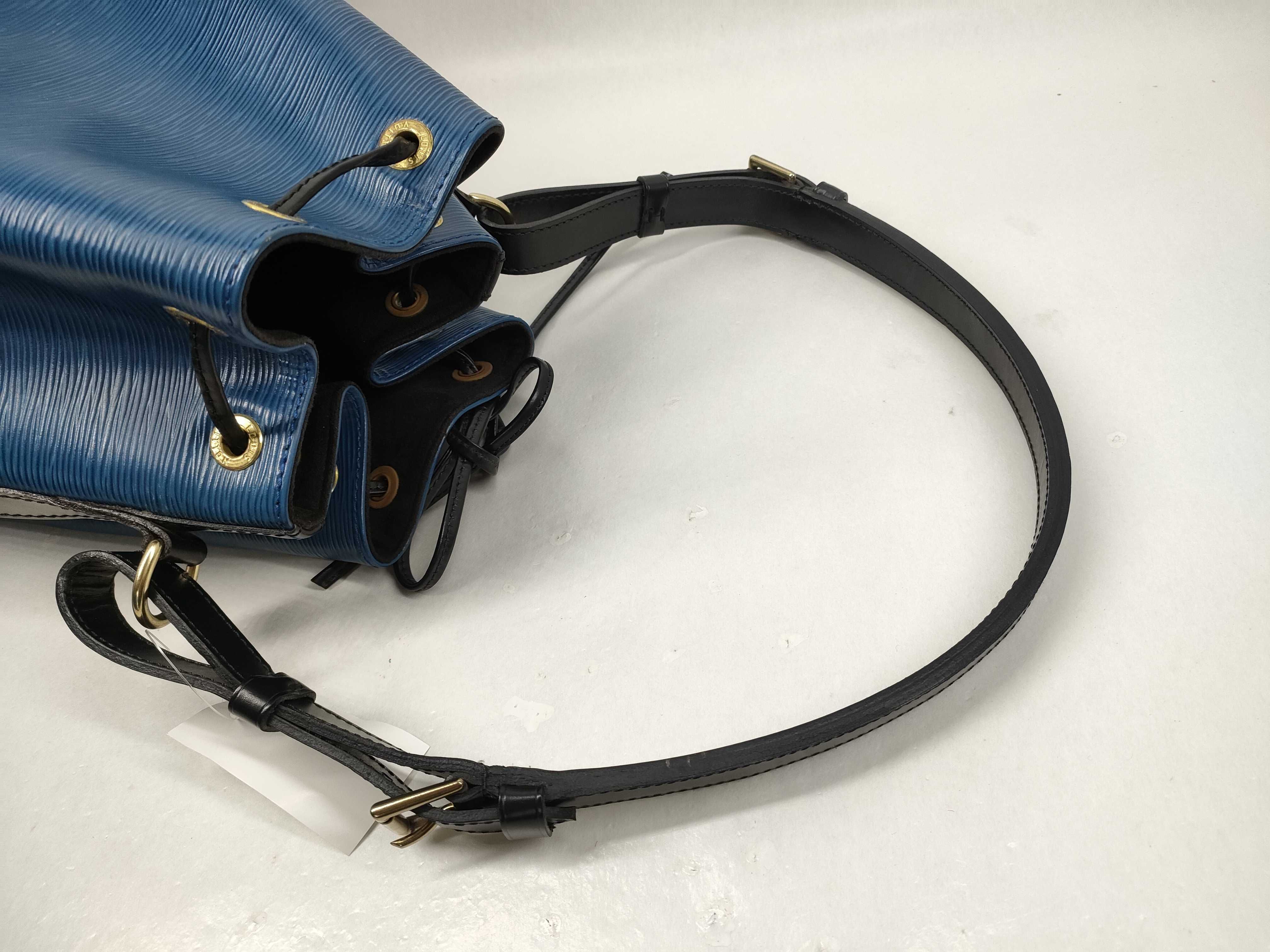 Epi Petit Noé Bicolor Shoulder Bag — view 7