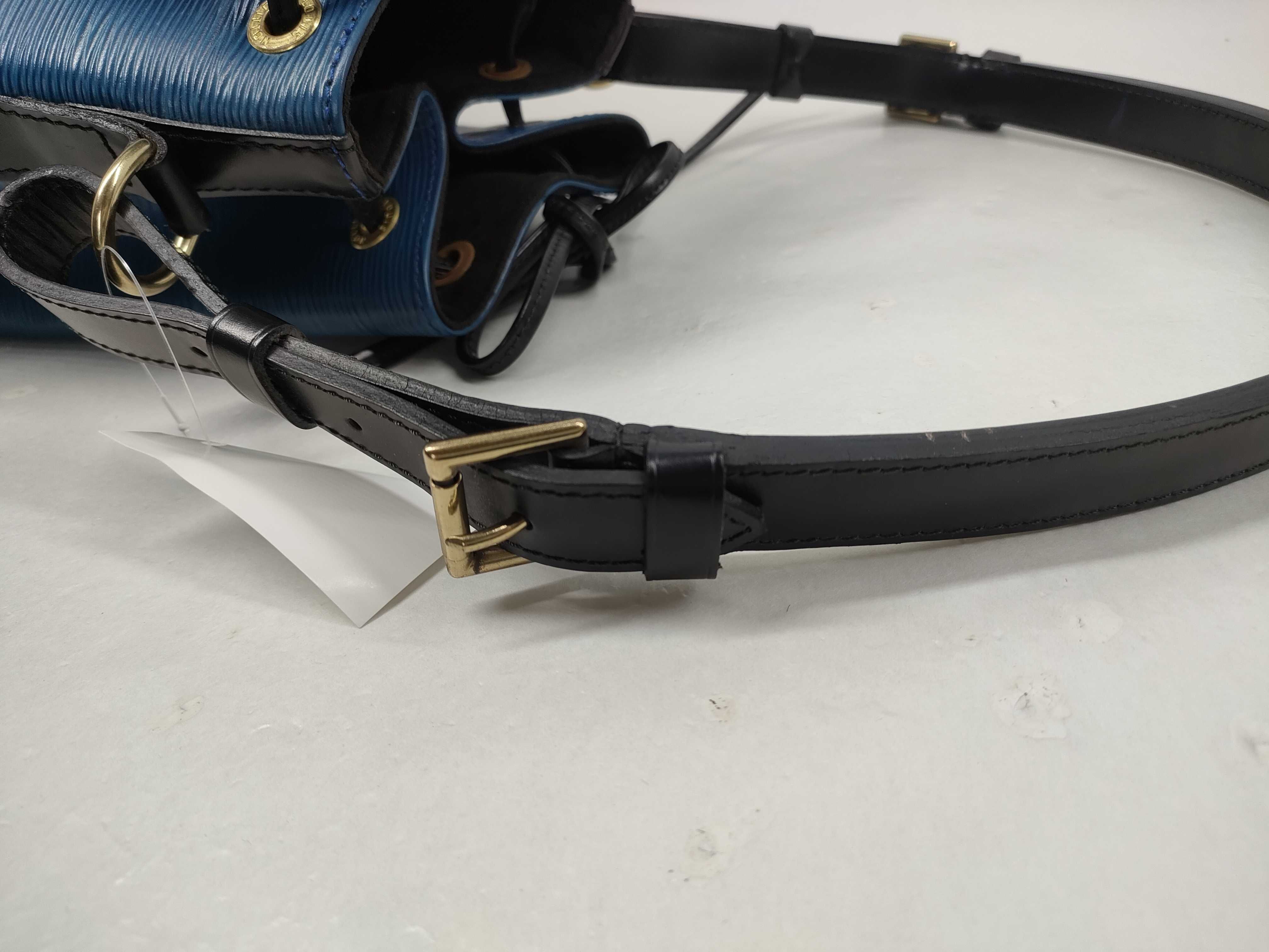 Epi Petit Noé Bicolor Shoulder Bag — view 8