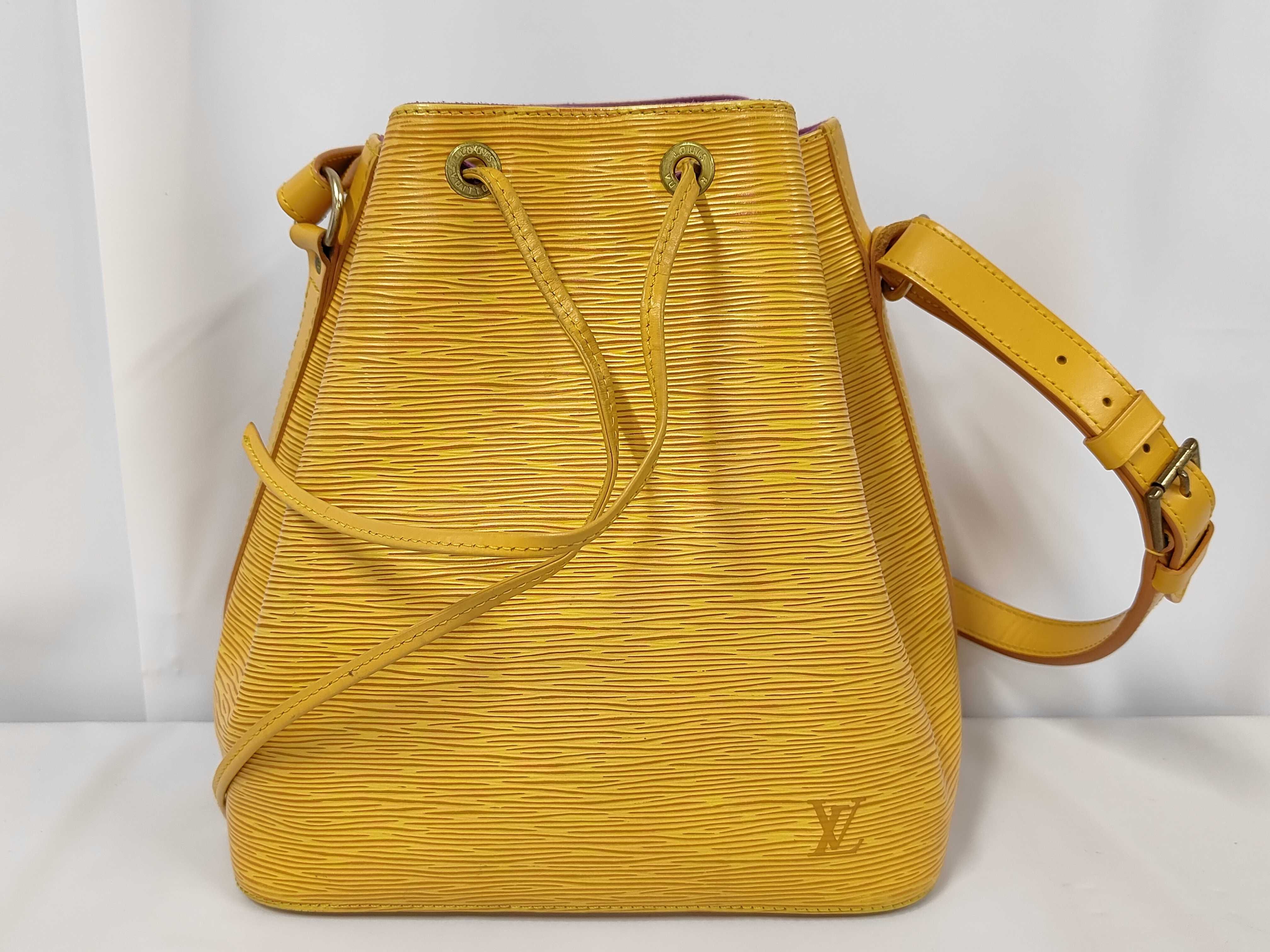 Epi Petit Noé Lilac Shoulder Bag