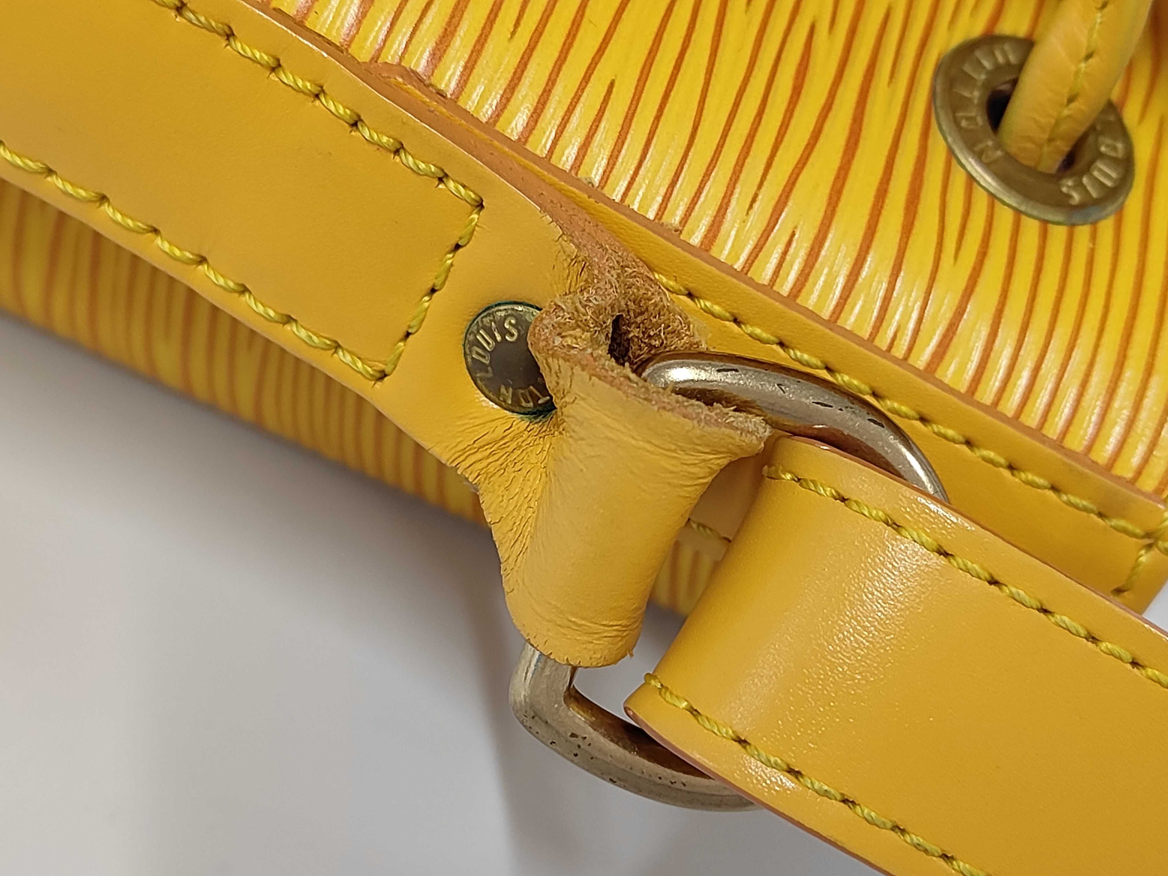 Epi Petit Noé Lilac Shoulder Bag — view 5