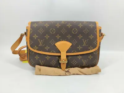 Monogram M42250 Sologne Shoulder Bag