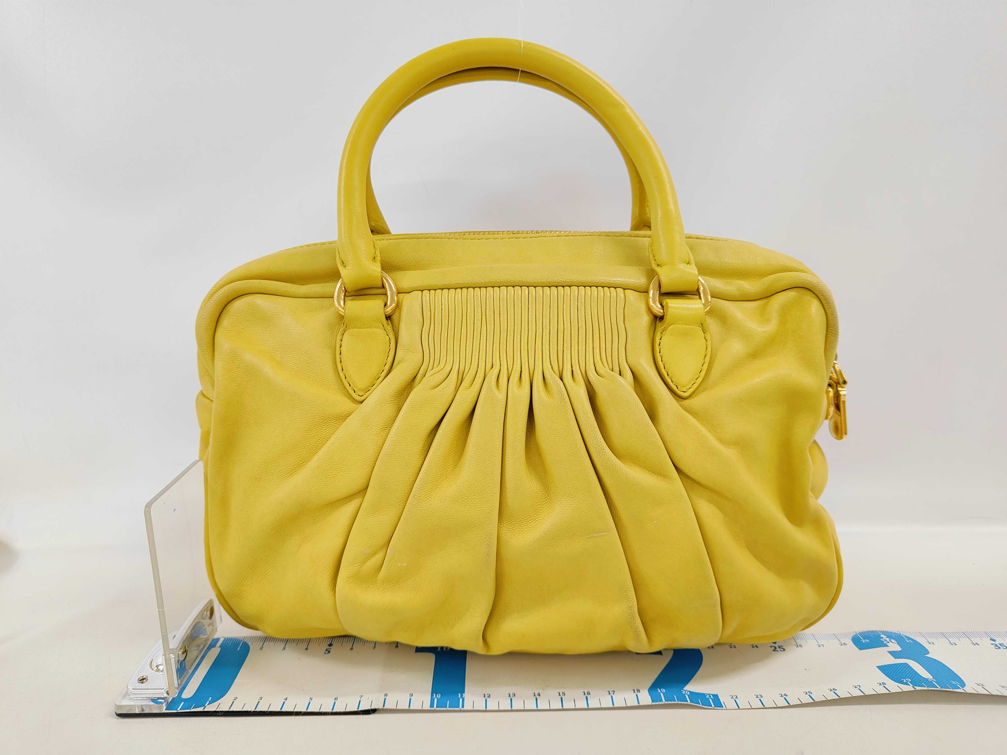 SG-Plong? gathered leather handbag, yellow. — view 2