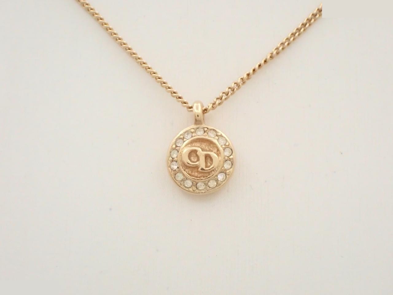 Other lines: Precious metals, necklaces, pendants, chain approximately 44cm