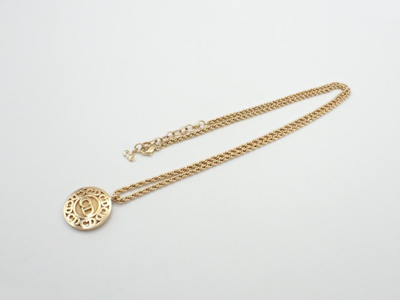 necklace — view 3