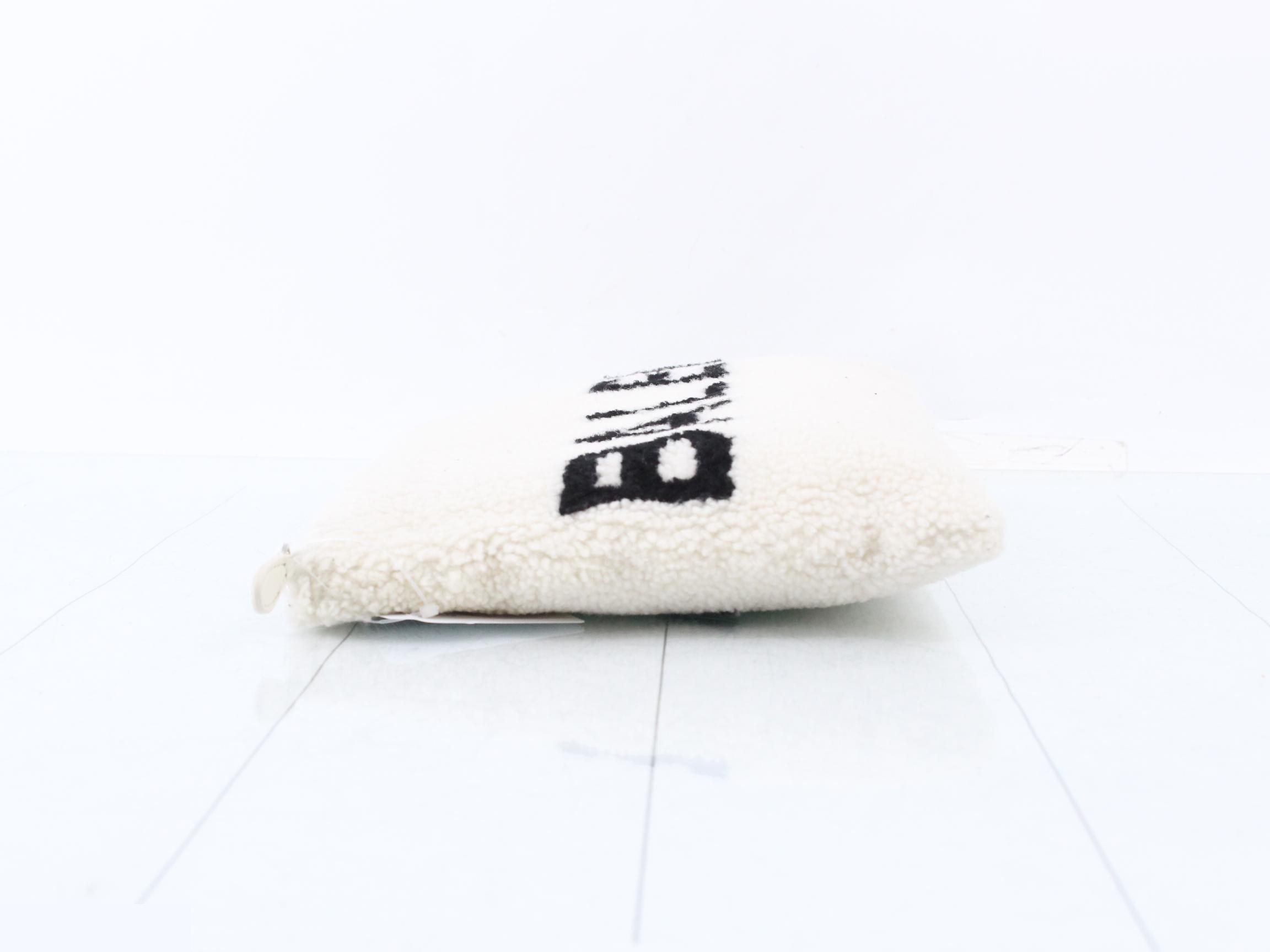 Shearling Logo Pouch White — view 4