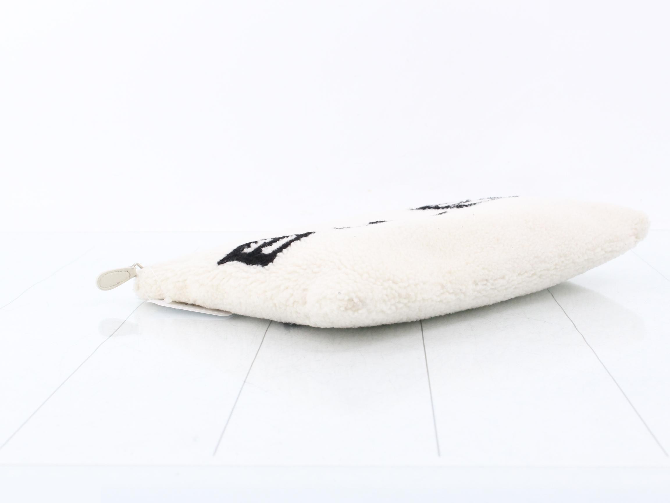 Shearling Logo Pouch White — view 5