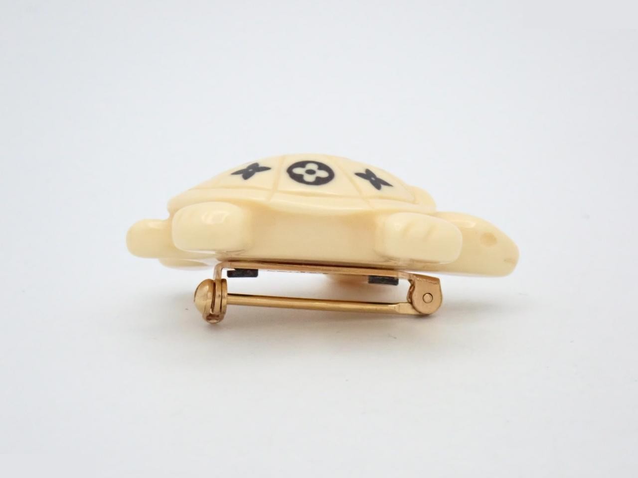 Turtle brooch — view 3