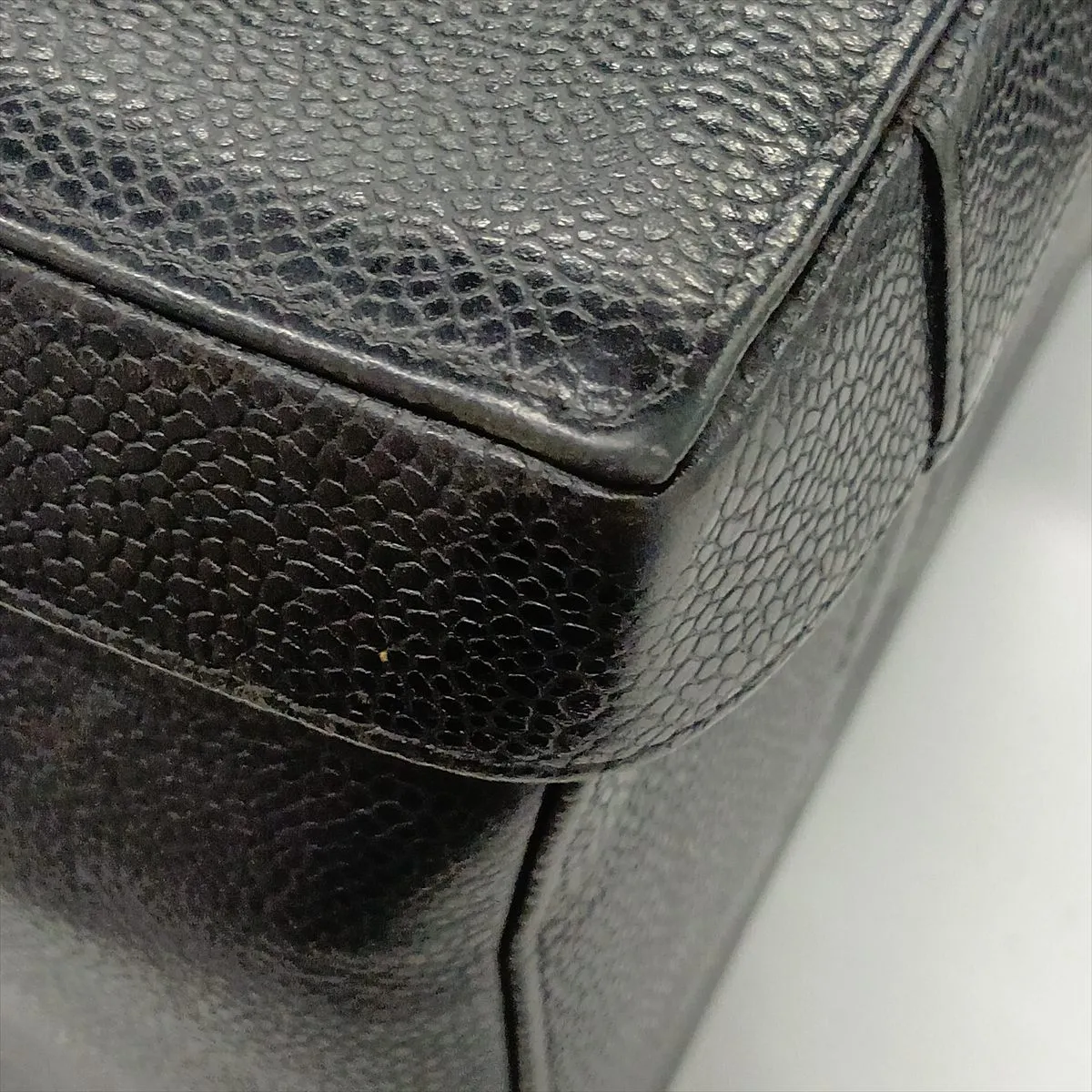 Matelassé Caviar Skin 2-Way Handbag Vanity Case Black Gold Hardware — view 13