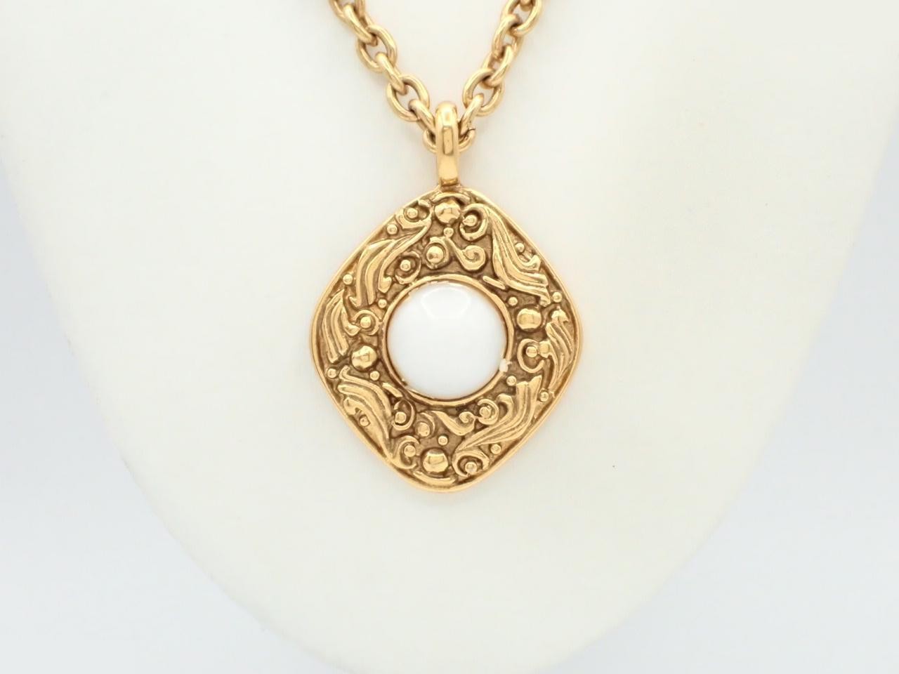 pearl necklace, chain approximately 75cm