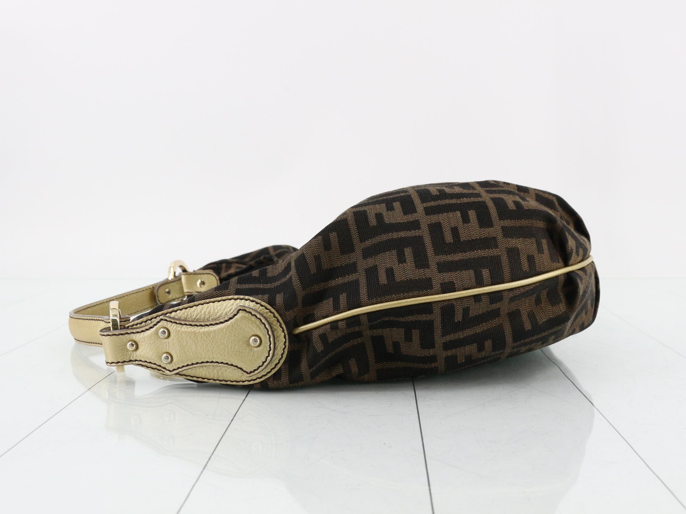 logo charm — view 4