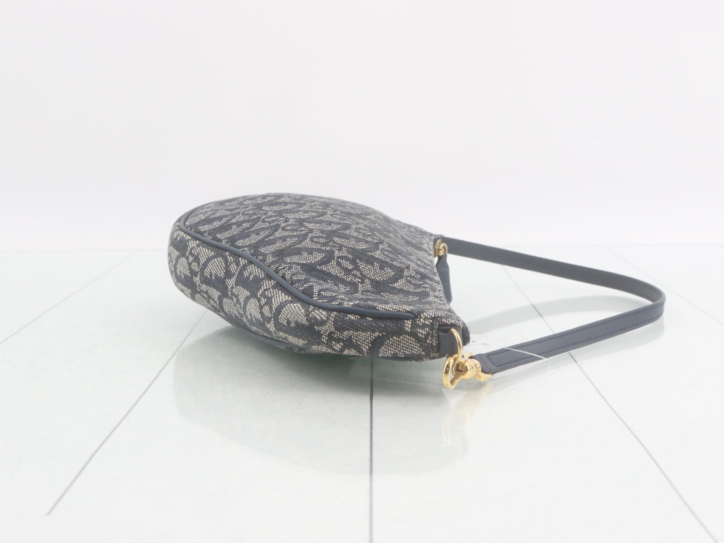 Trotter handbag, saddle handbag, navy — view 3