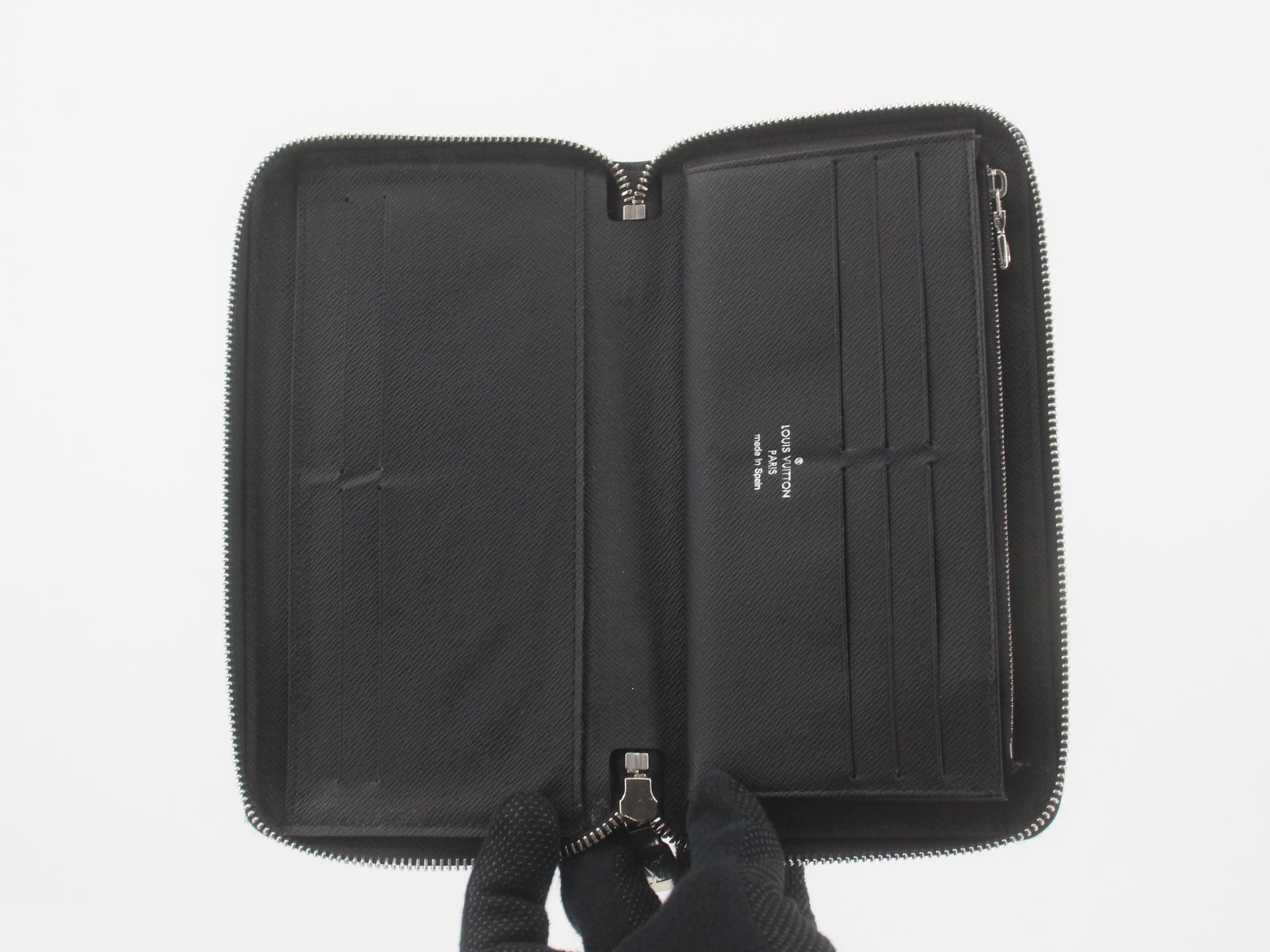 Taiga Zippy Organizer NM Round Zipper Long Wallet M30056 — view 4