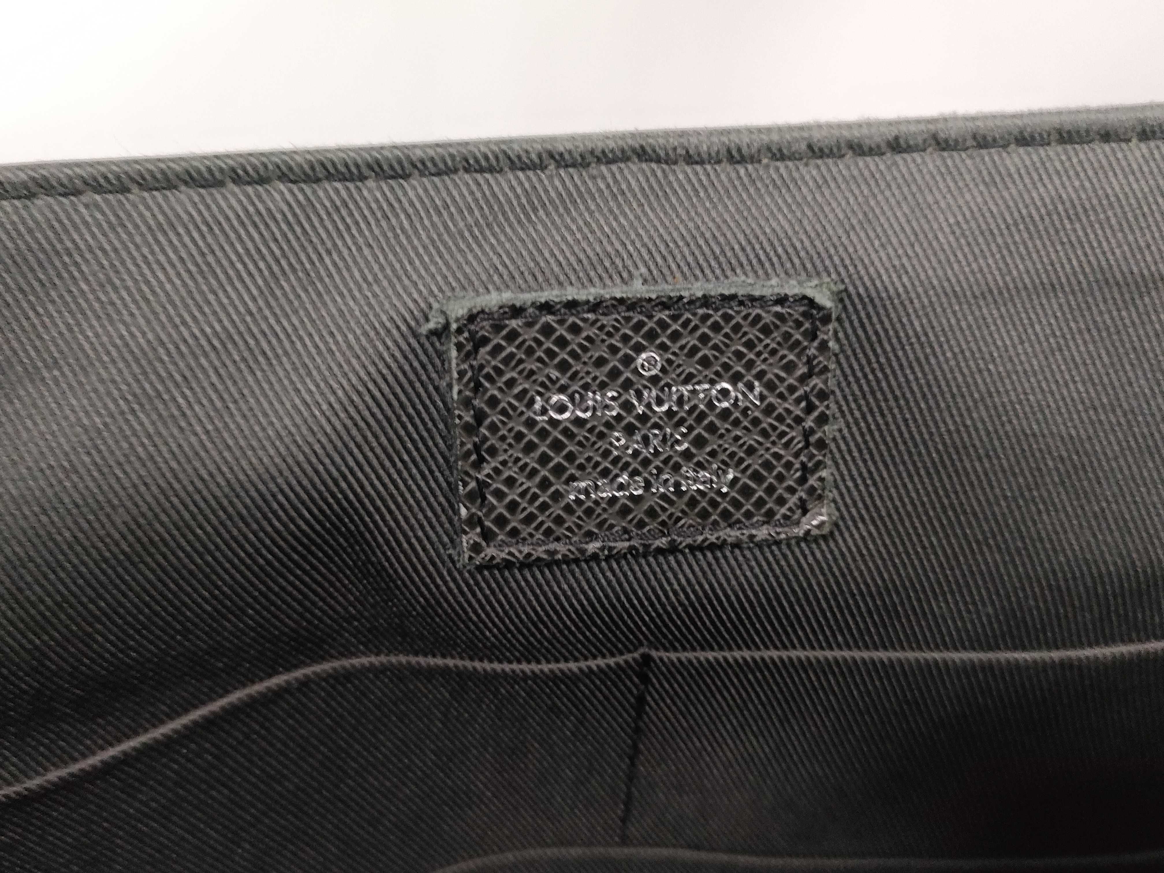 Taiga Leather Shoulder Bag — view 11