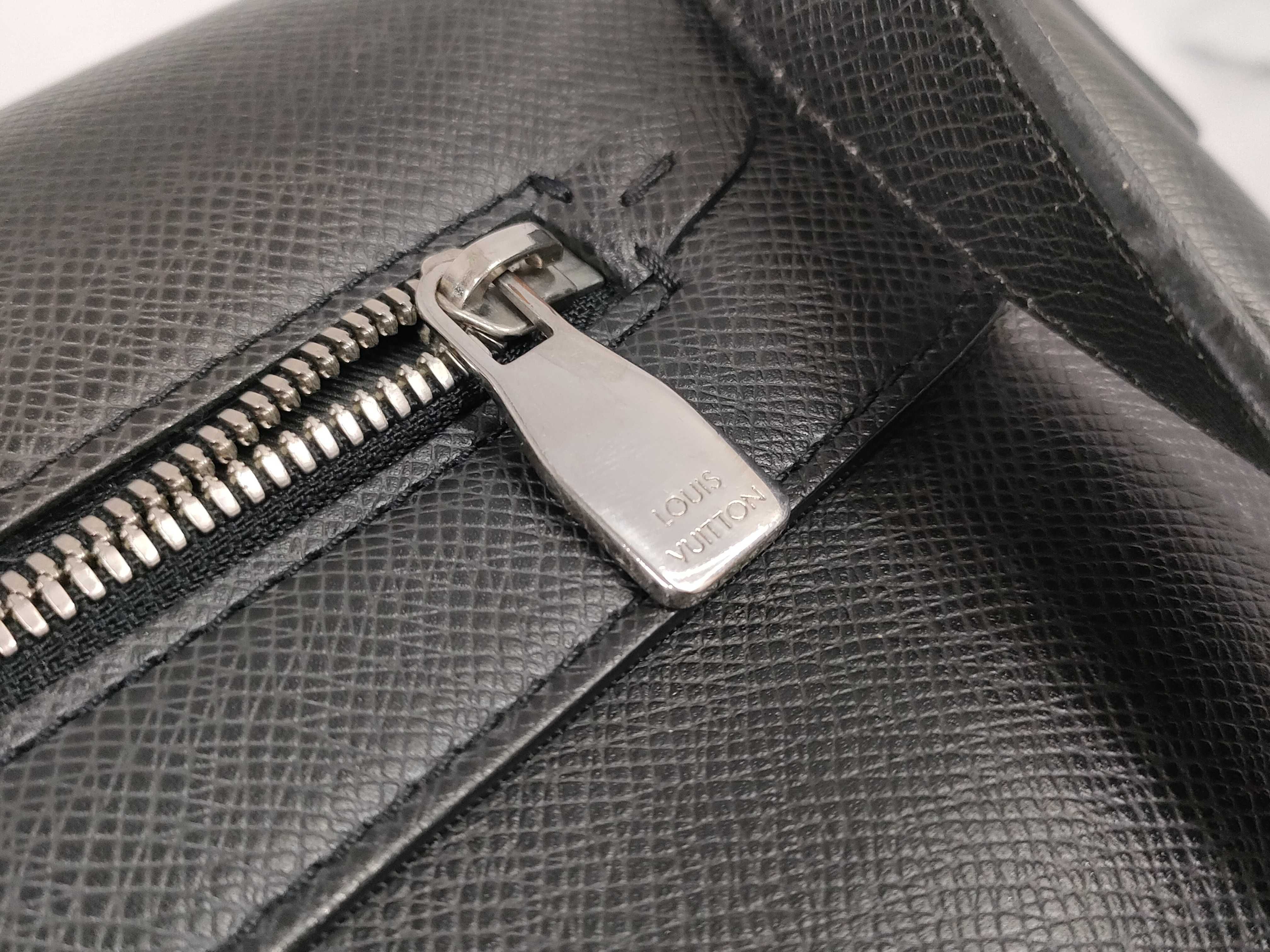 Taiga Leather Shoulder Bag — view 14
