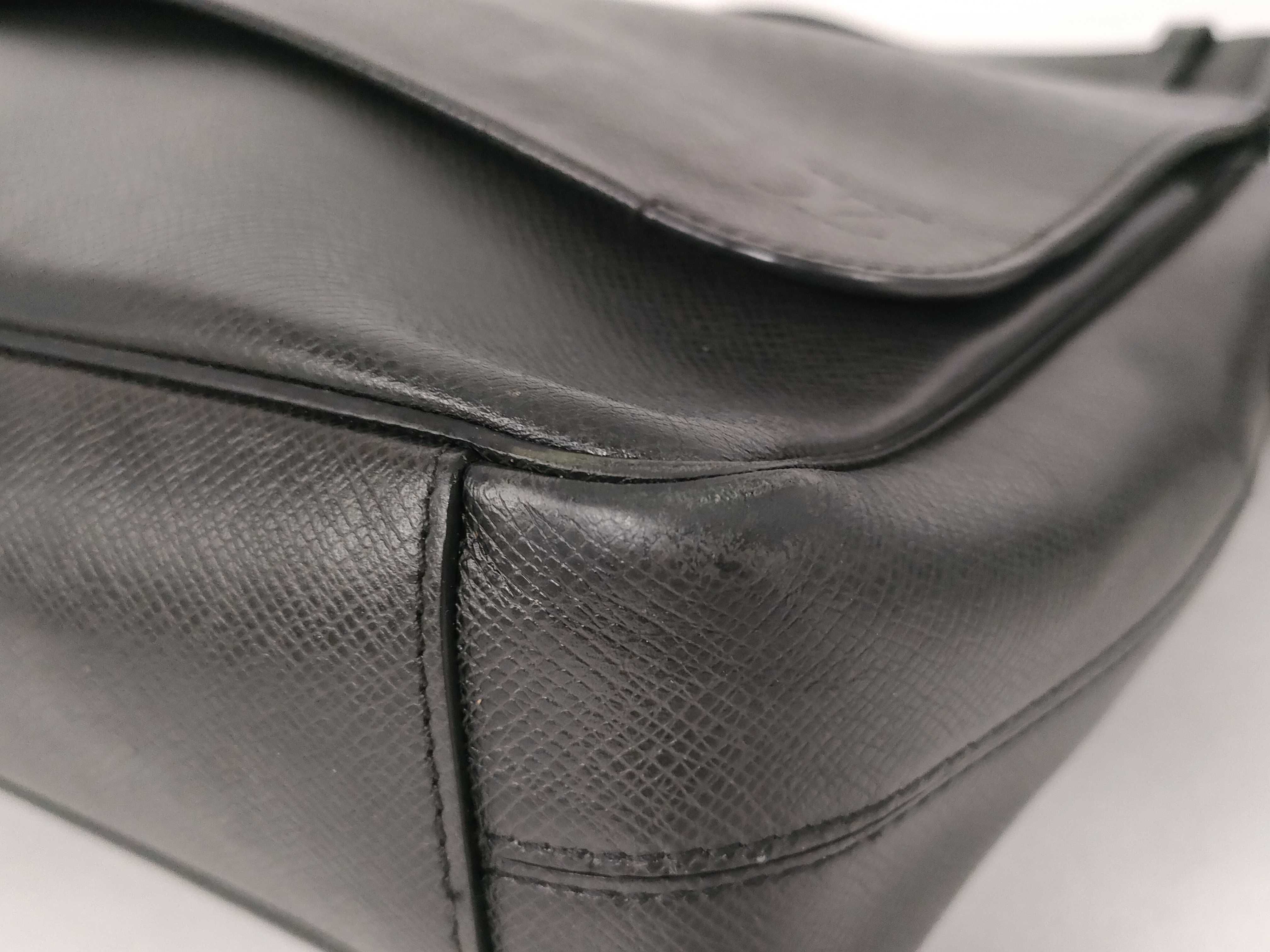 Taiga Leather Shoulder Bag — view 6