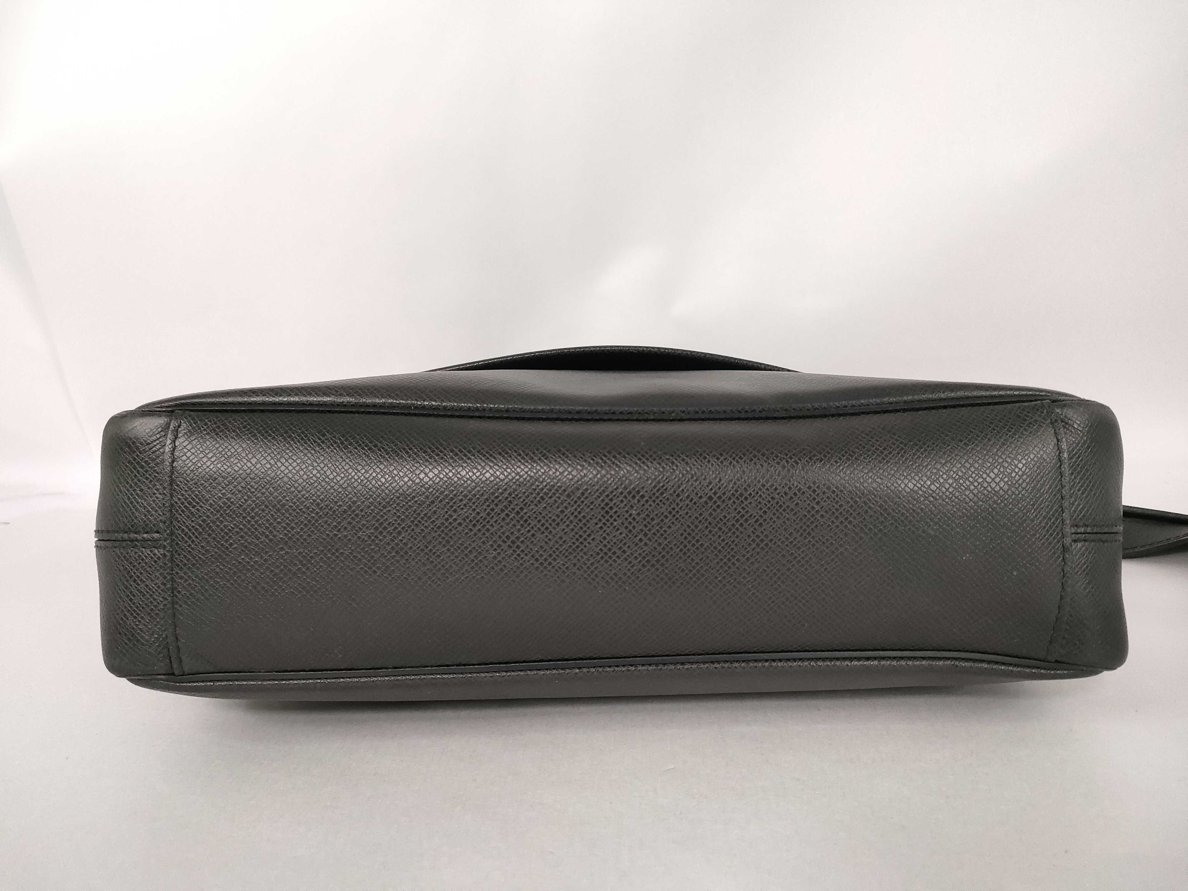 Taiga Leather Shoulder Bag — view 7