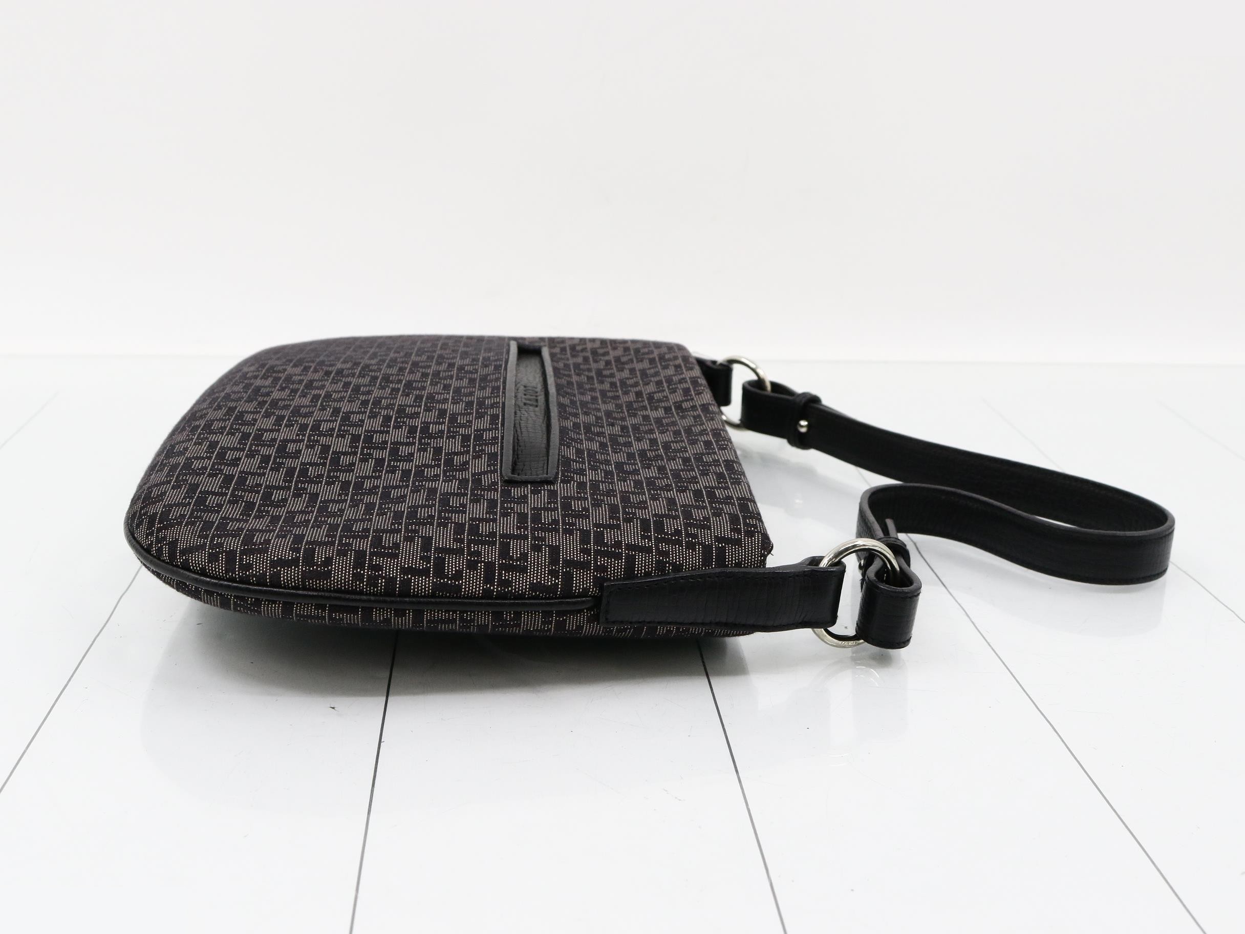 Logo one shoulder bag unused item — view 3